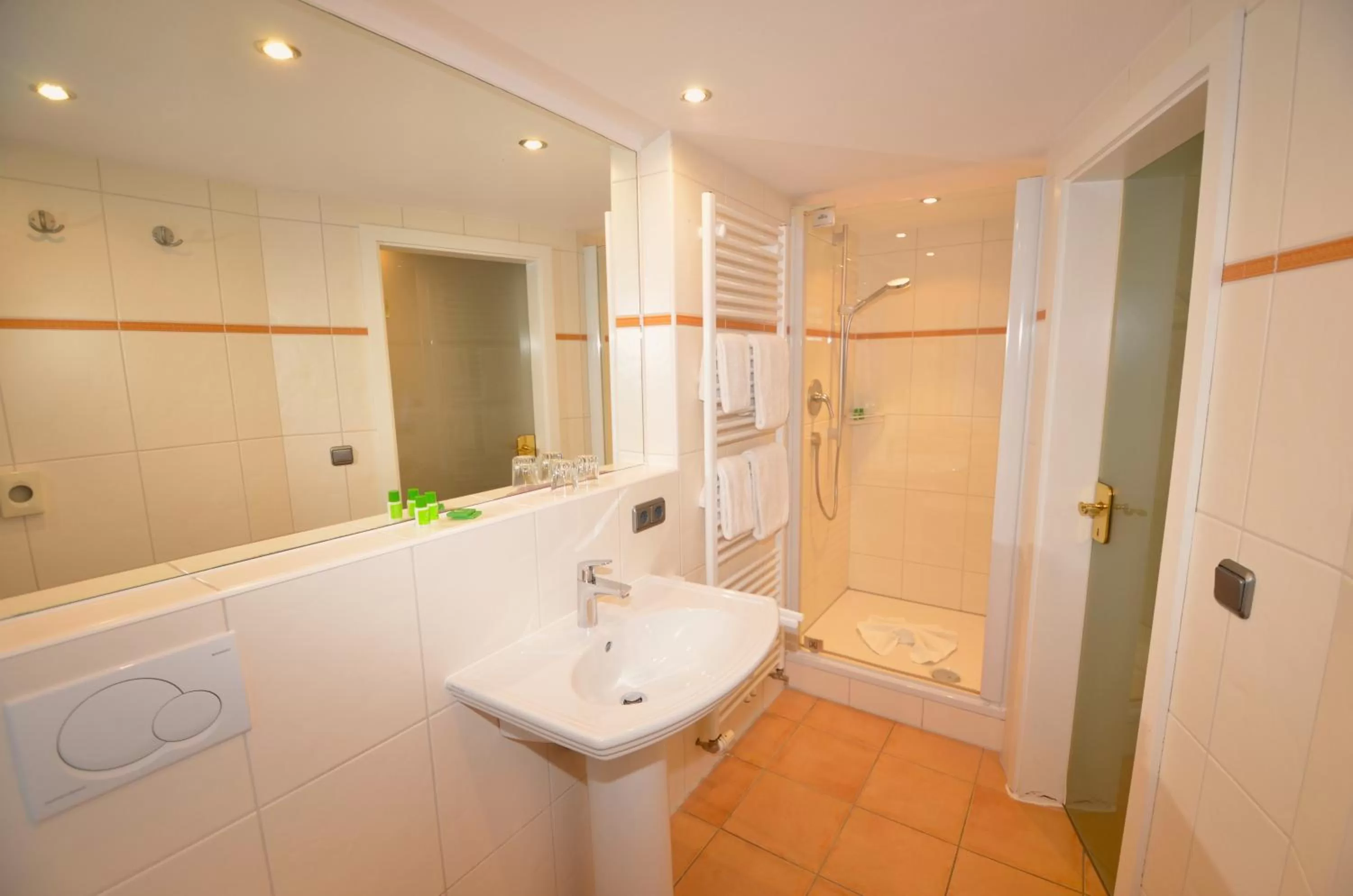 Photo of the whole room, Bathroom in Naturhotel Café Waldesruhe