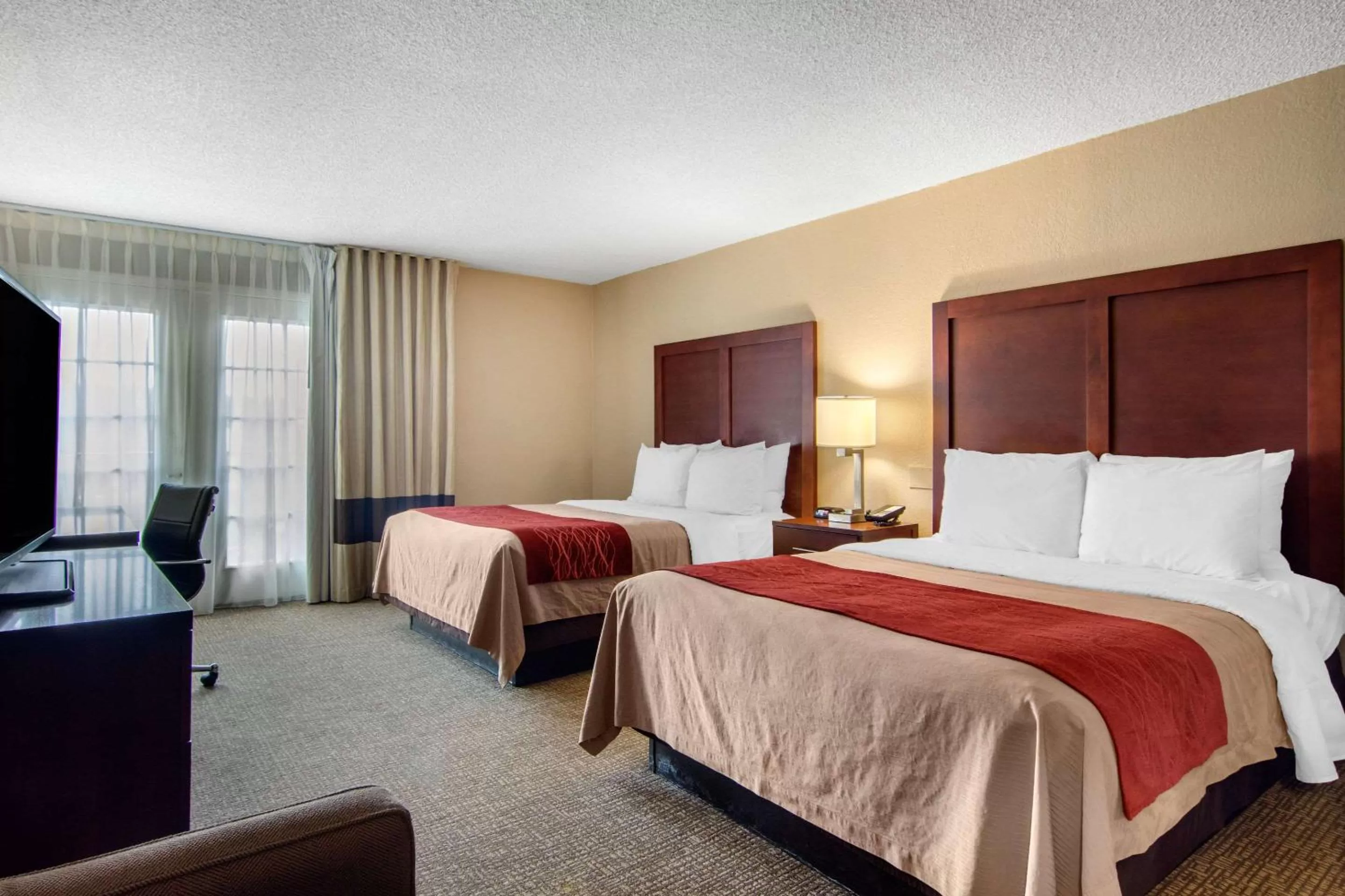 Photo of the whole room, Bed in Comfort Inn Sandy Springs - Perimeter