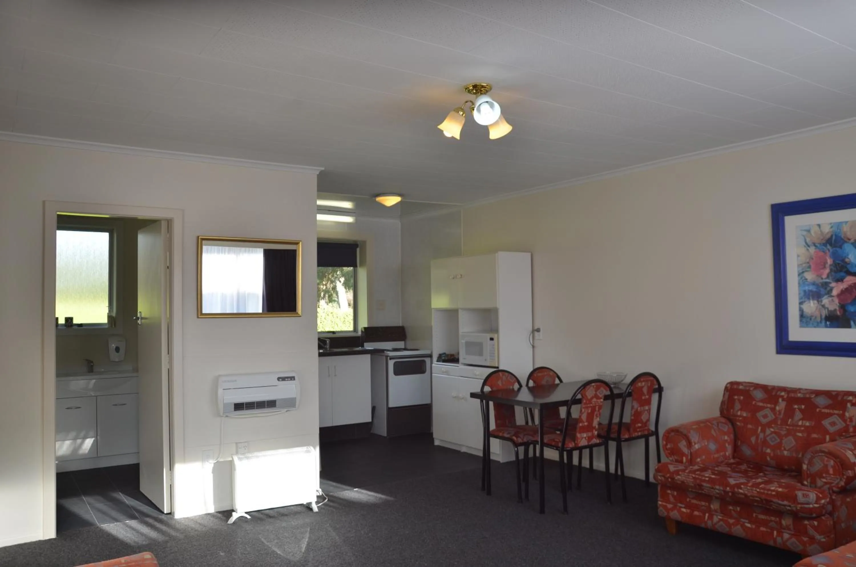 Day in Queens Park Motels