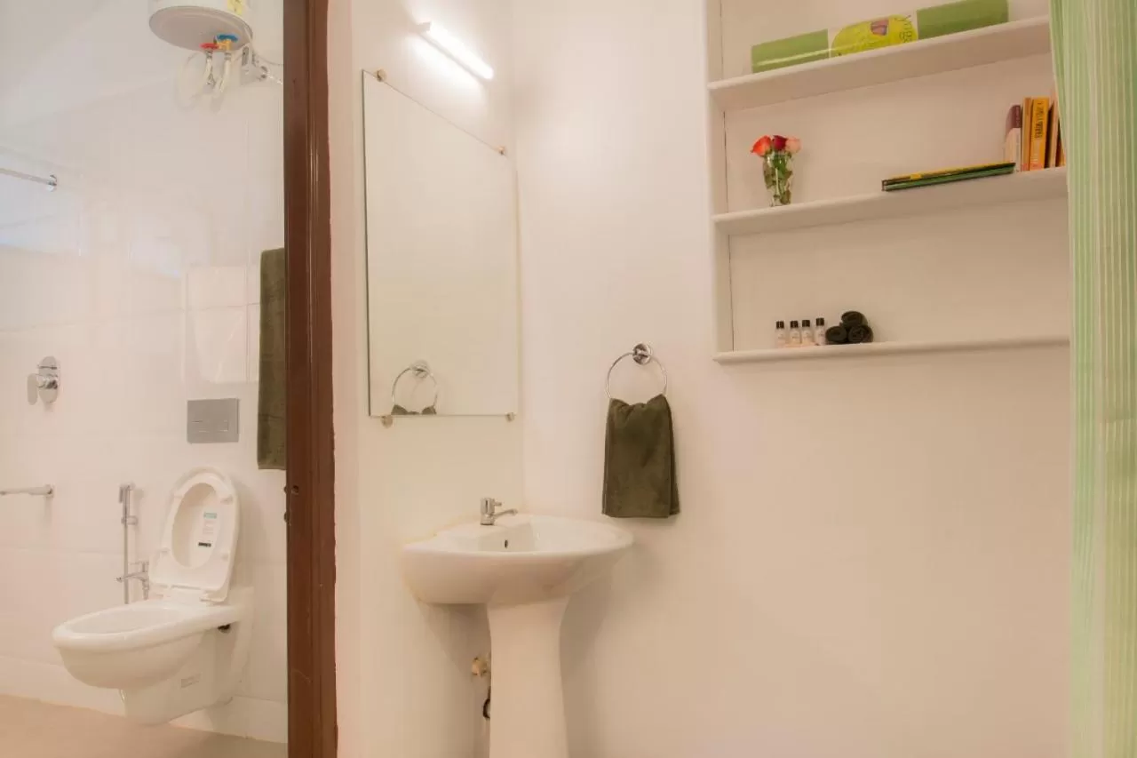 Toilet, Bathroom in Red Earth - Gokarna