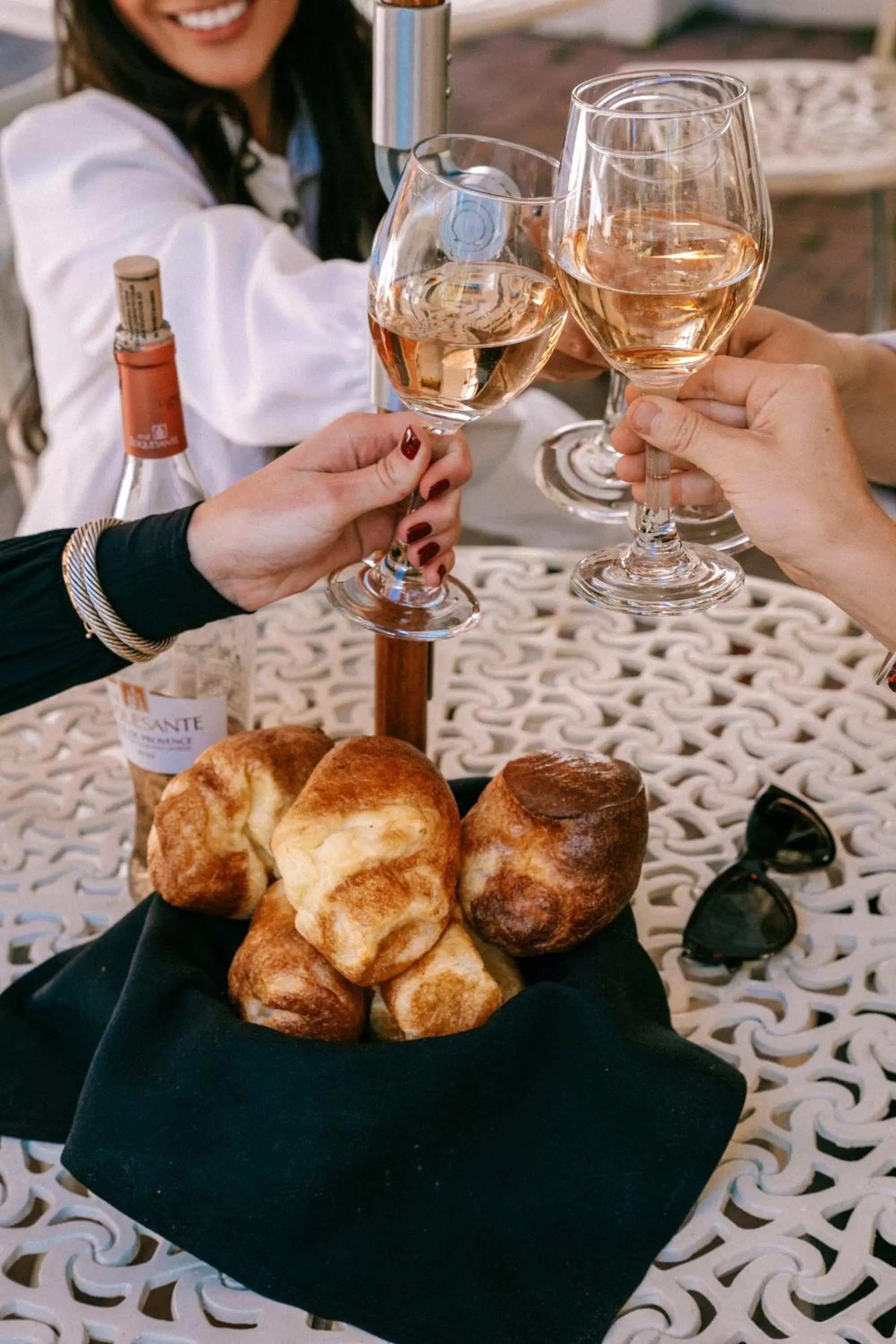 Food and drinks in Knob Hill Inn