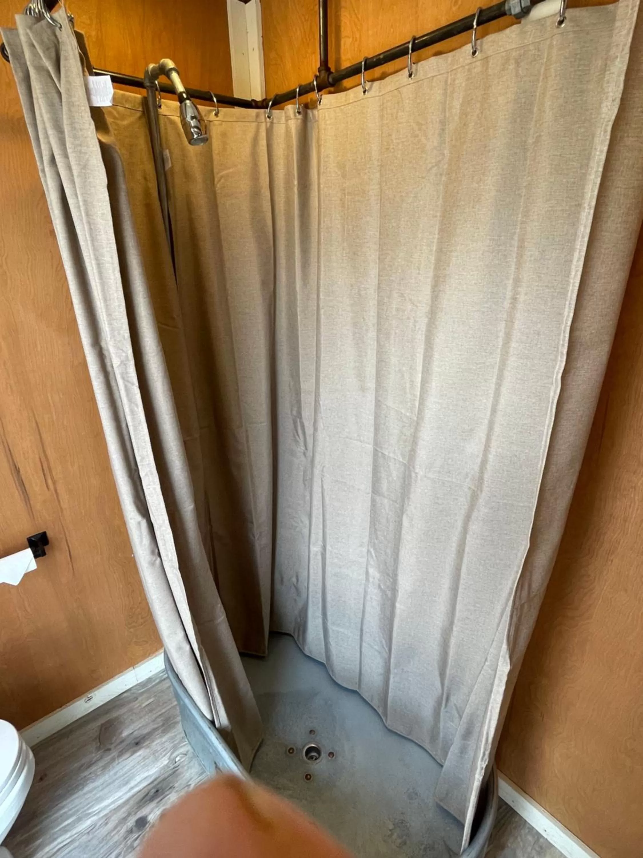 Shower in Blue Mountain Domes - The WOW Experience