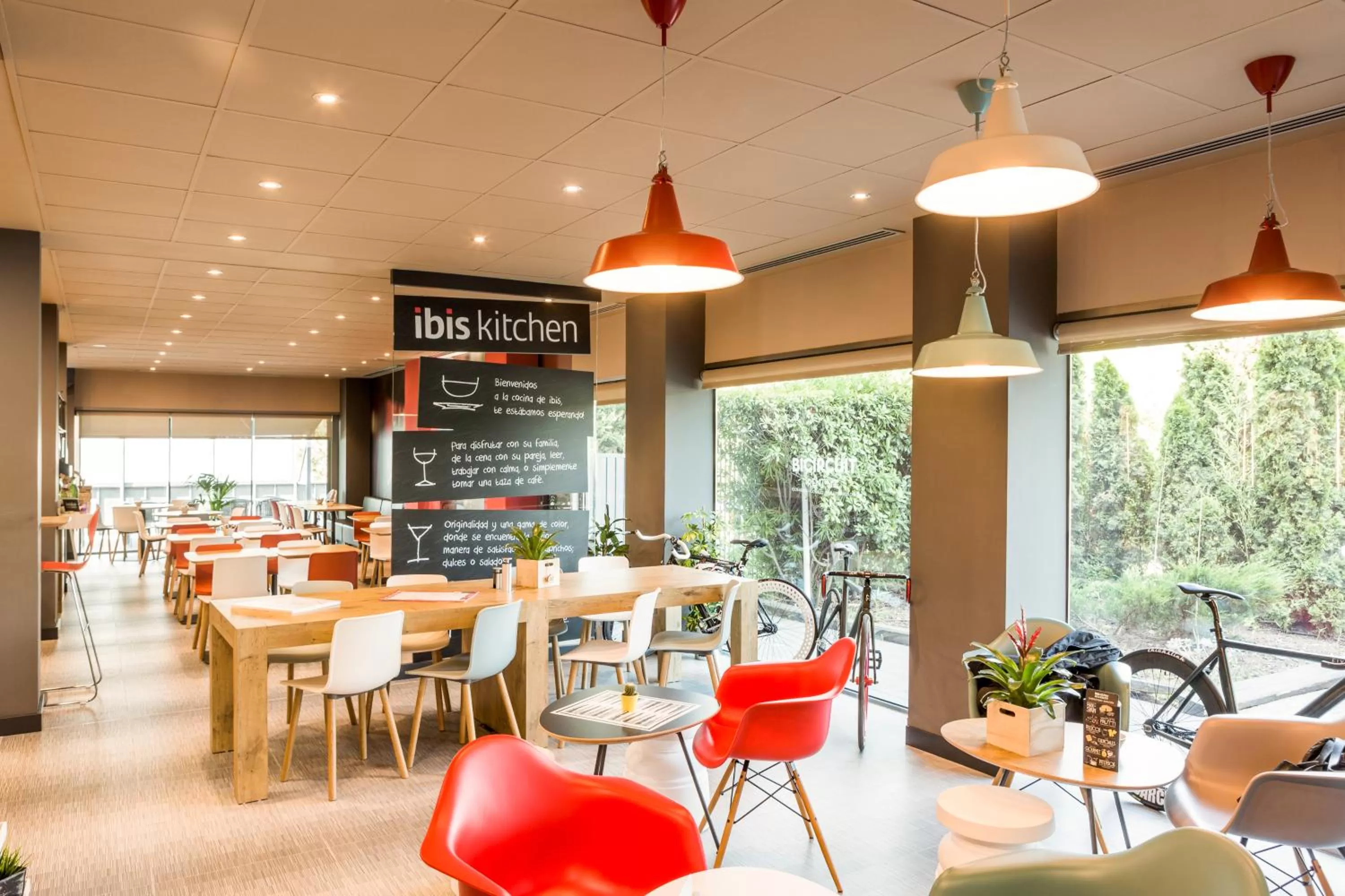 Restaurant/places to eat in Ibis Montmelo Granollers