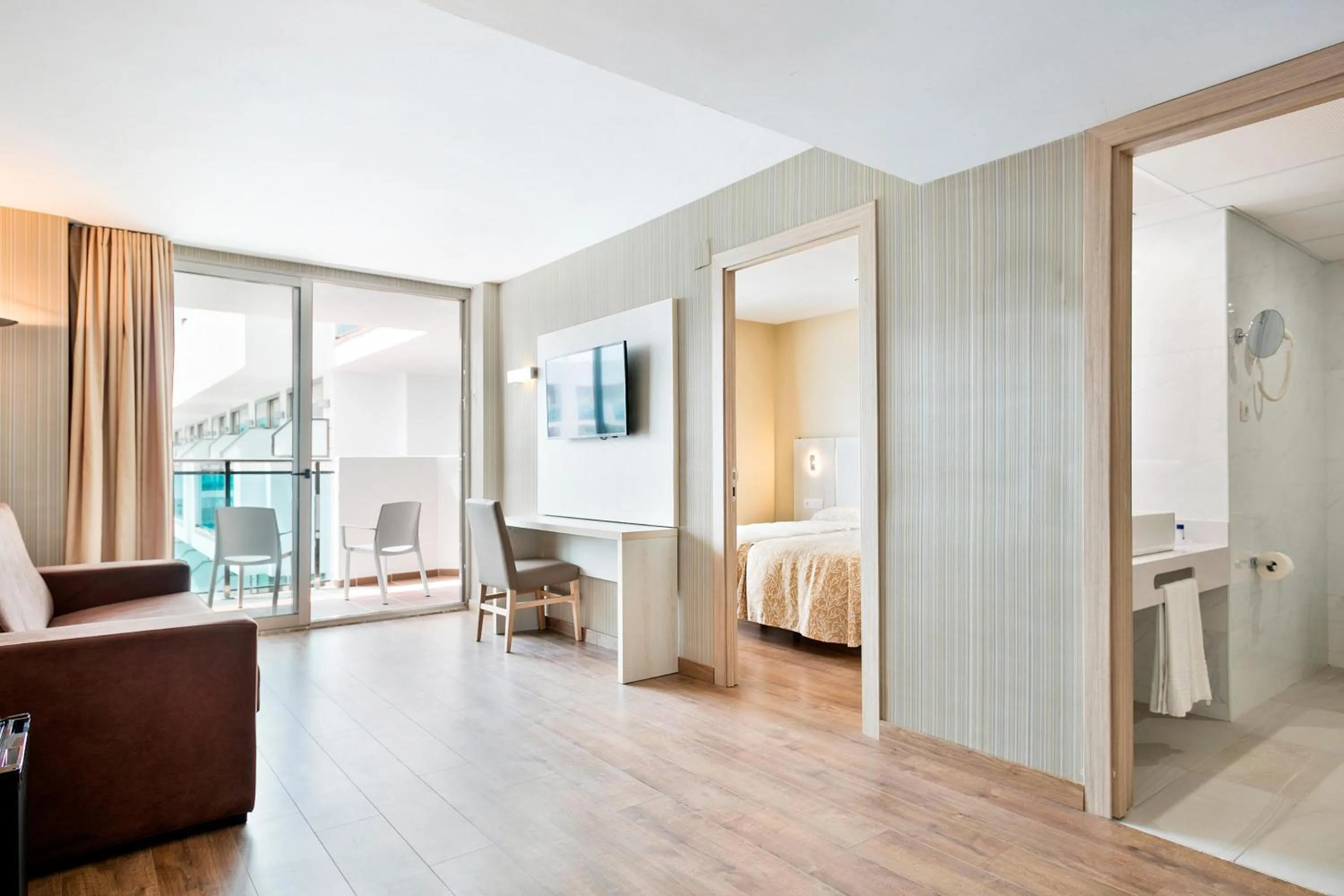 Photo of the whole room, Bed in Hotel Best Maritim