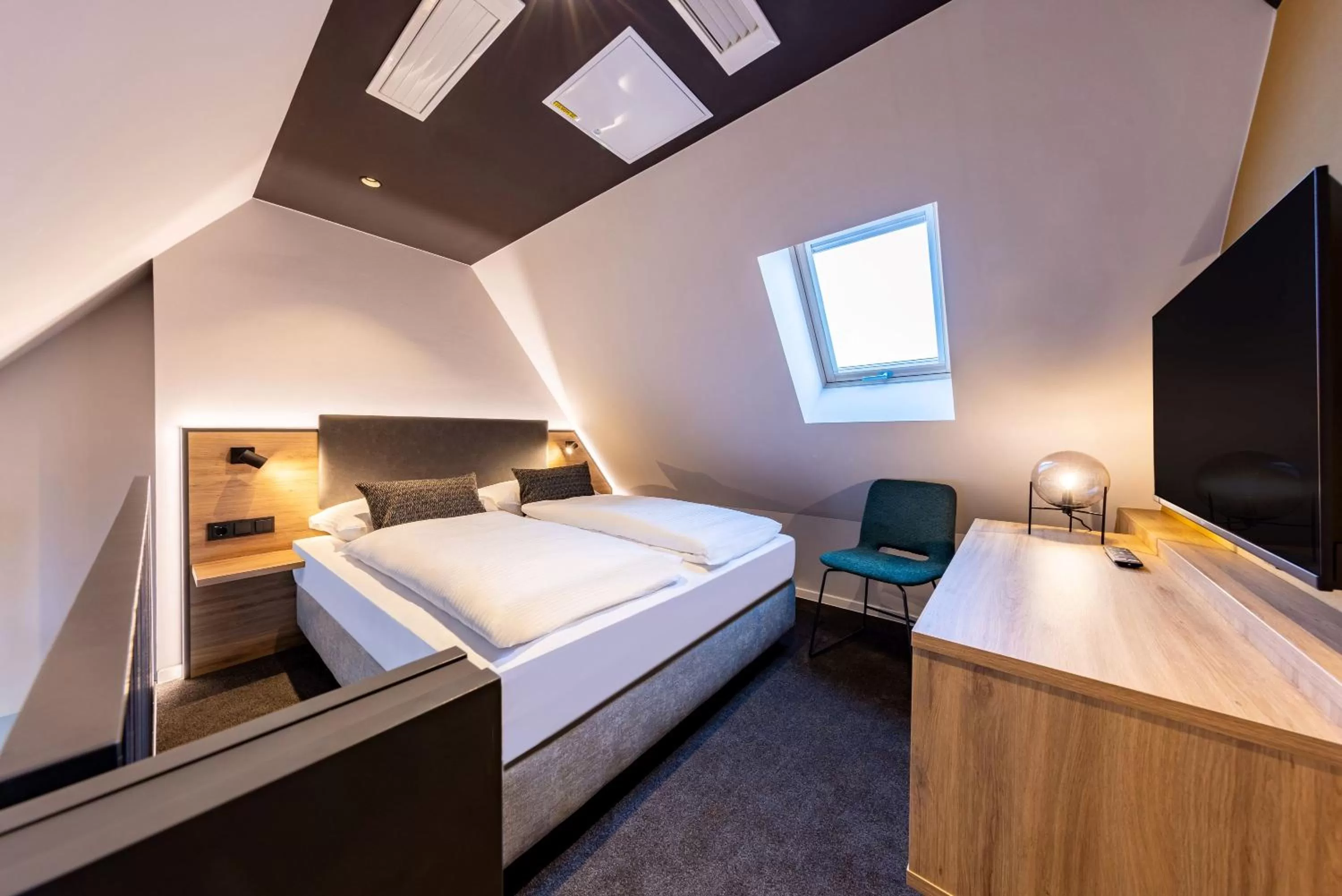 Bedroom, Bed in BOLLWERK Lifestyle Hotel, automatisiertes Hotel mit Self Check In