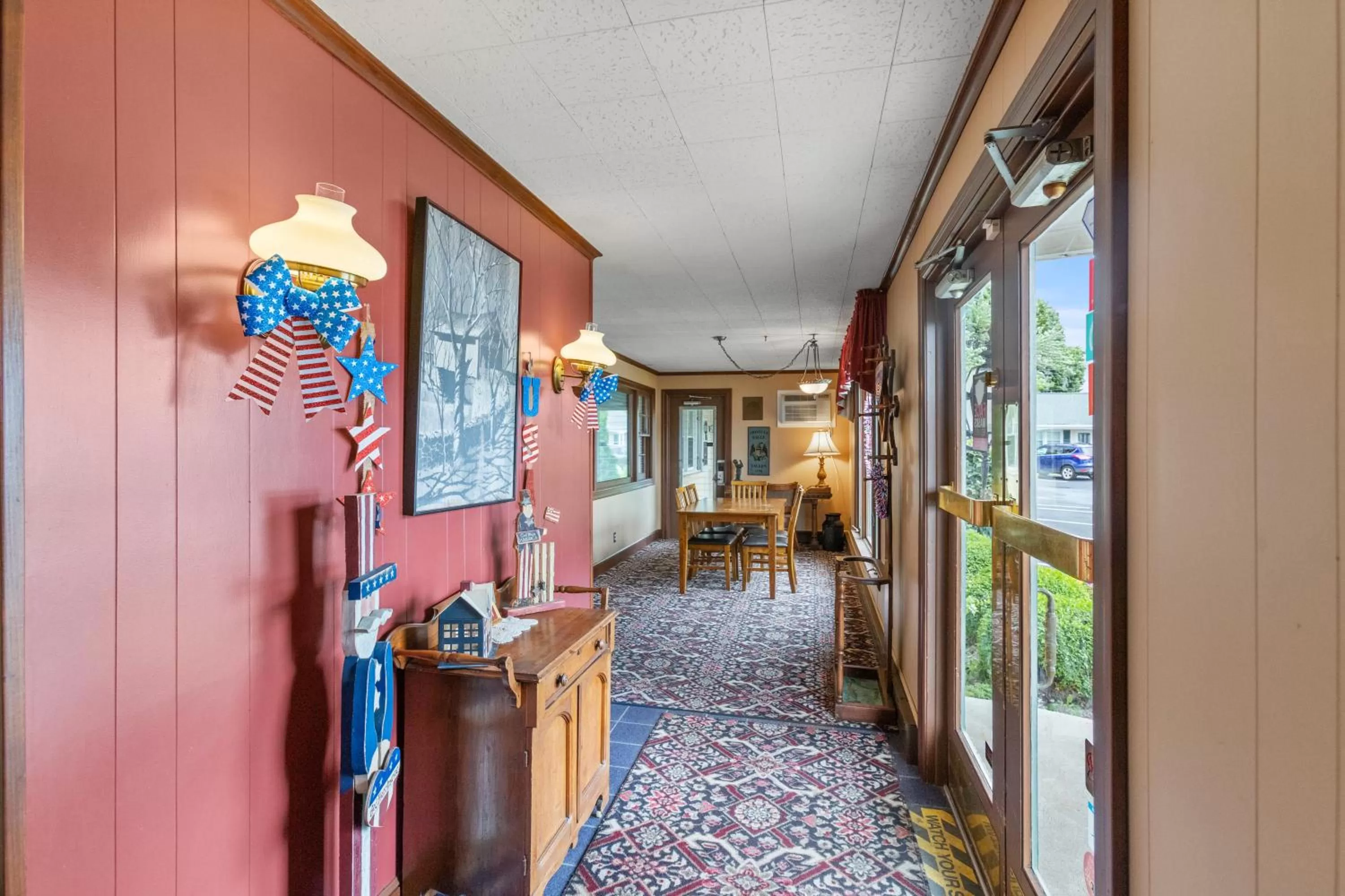 Lobby or reception in Glass House Inn Erie Near I-90 & I-79