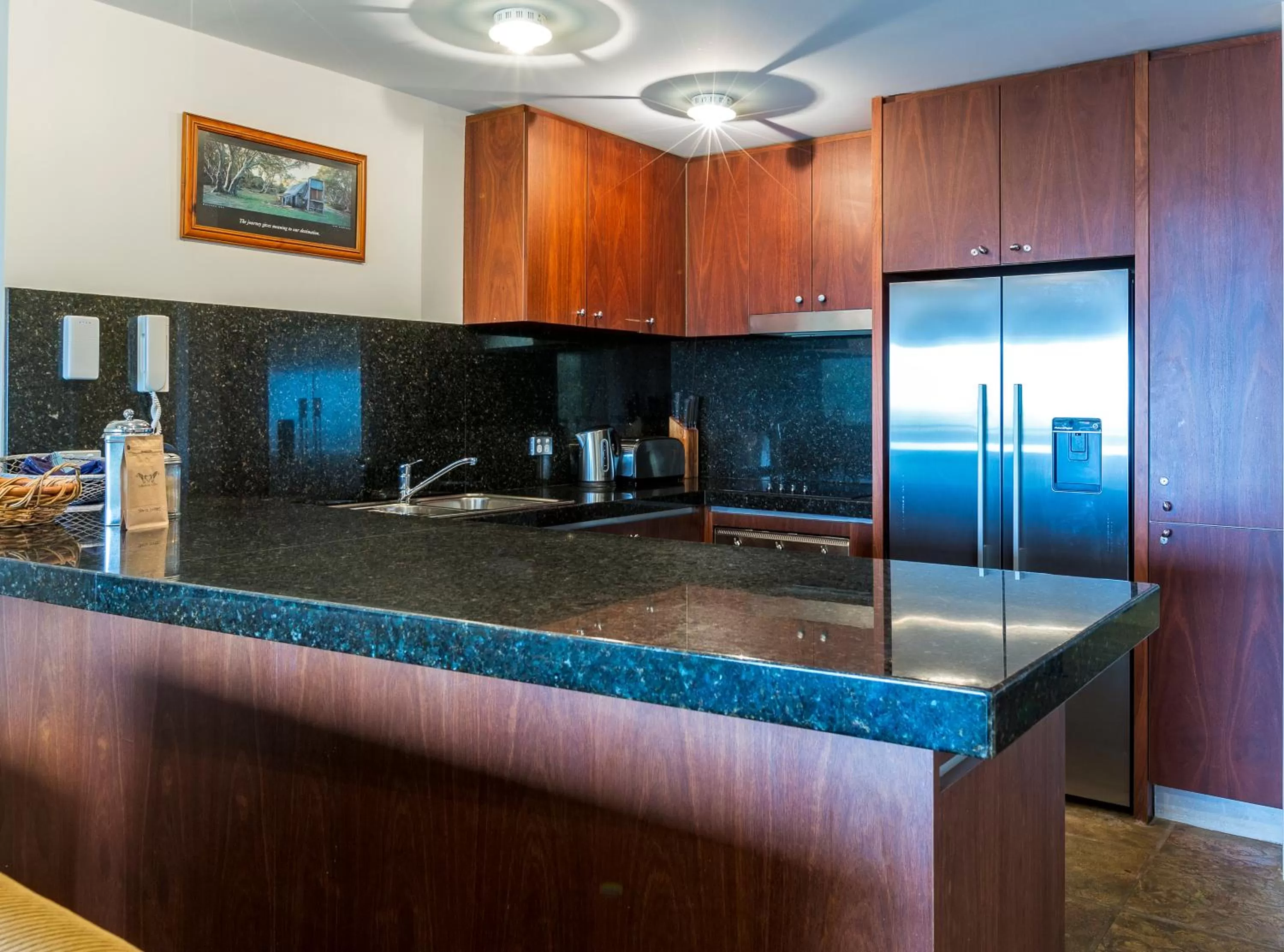 Kitchen or kitchenette in Alpine Woodsmoke Apartments