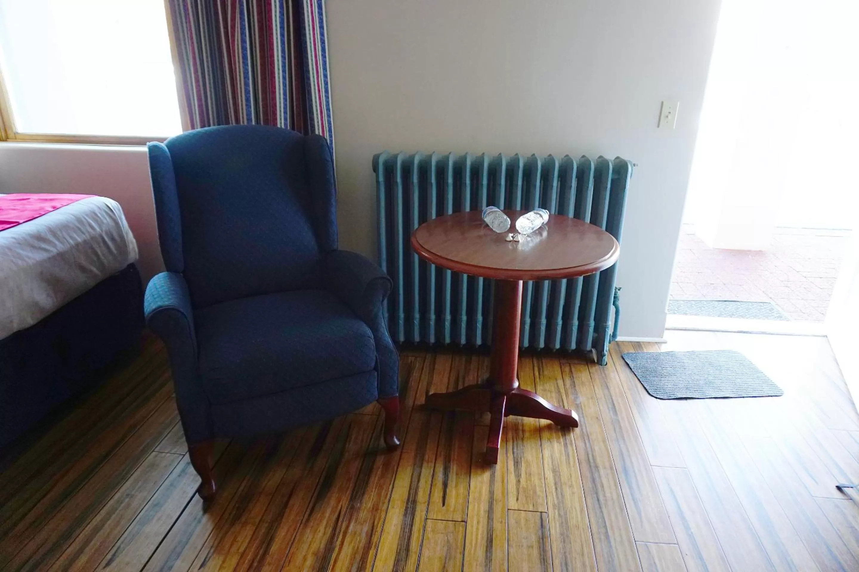 Seating area in Stay Saratoga