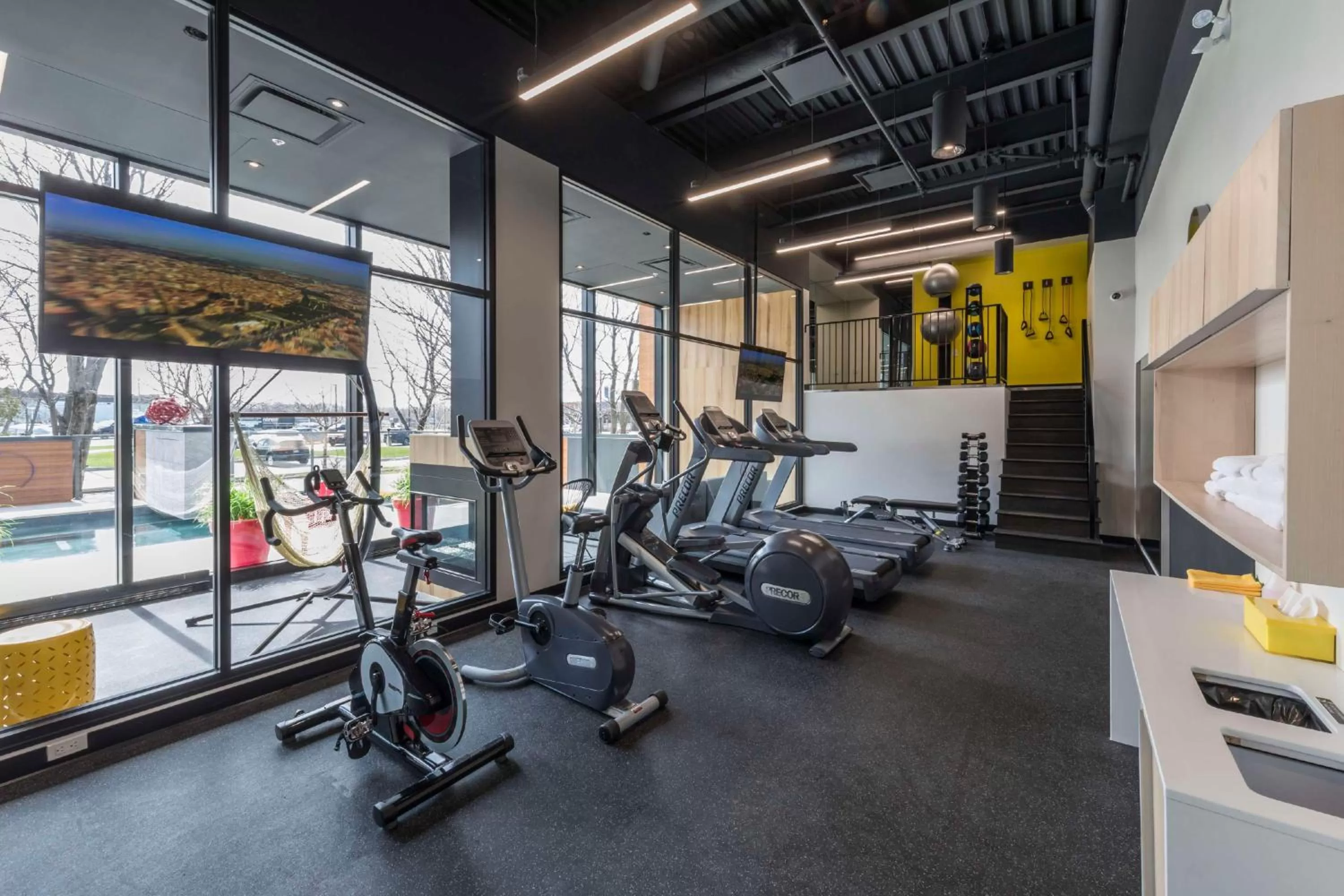Fitness centre/facilities in Hôtel & Suites Normandin Lévis
