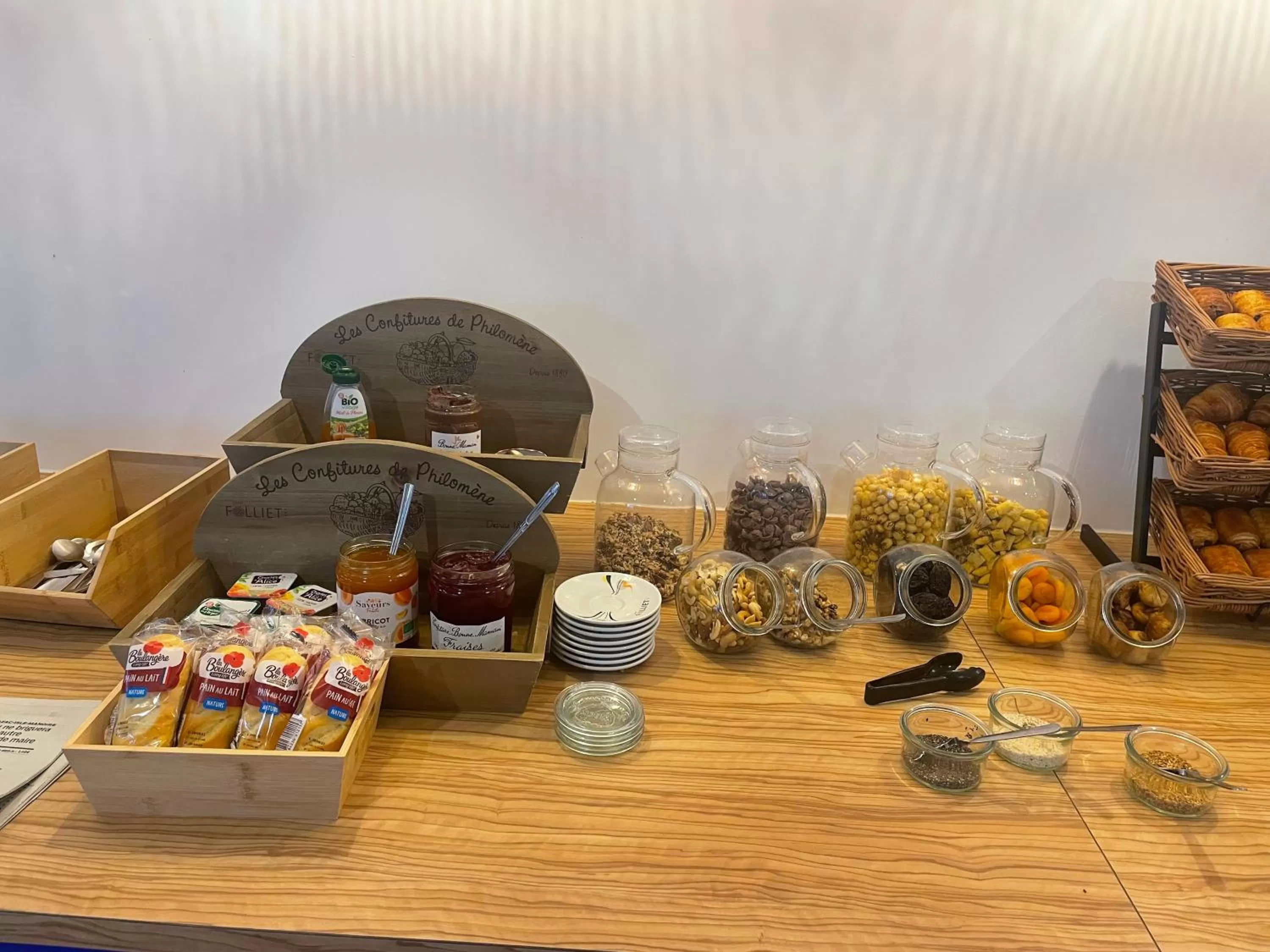 Breakfast in Hôtel Le Cyrano Bergerac