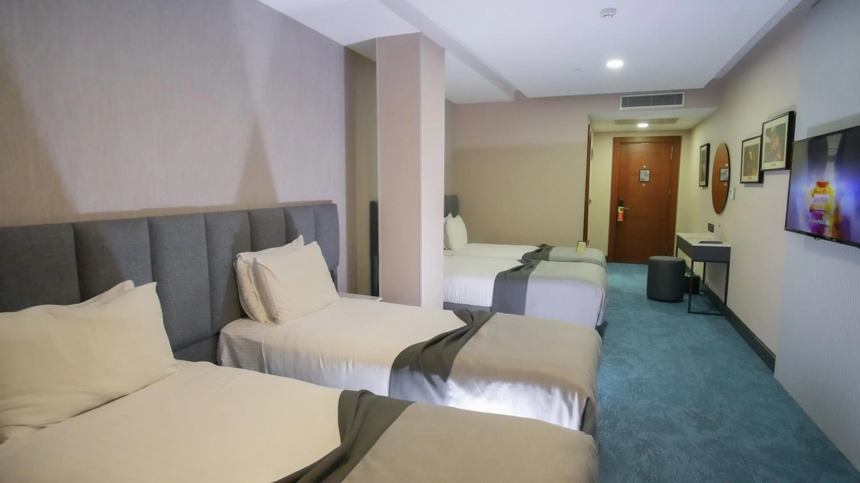 Bed in Dosso Dossi Hotels Old City