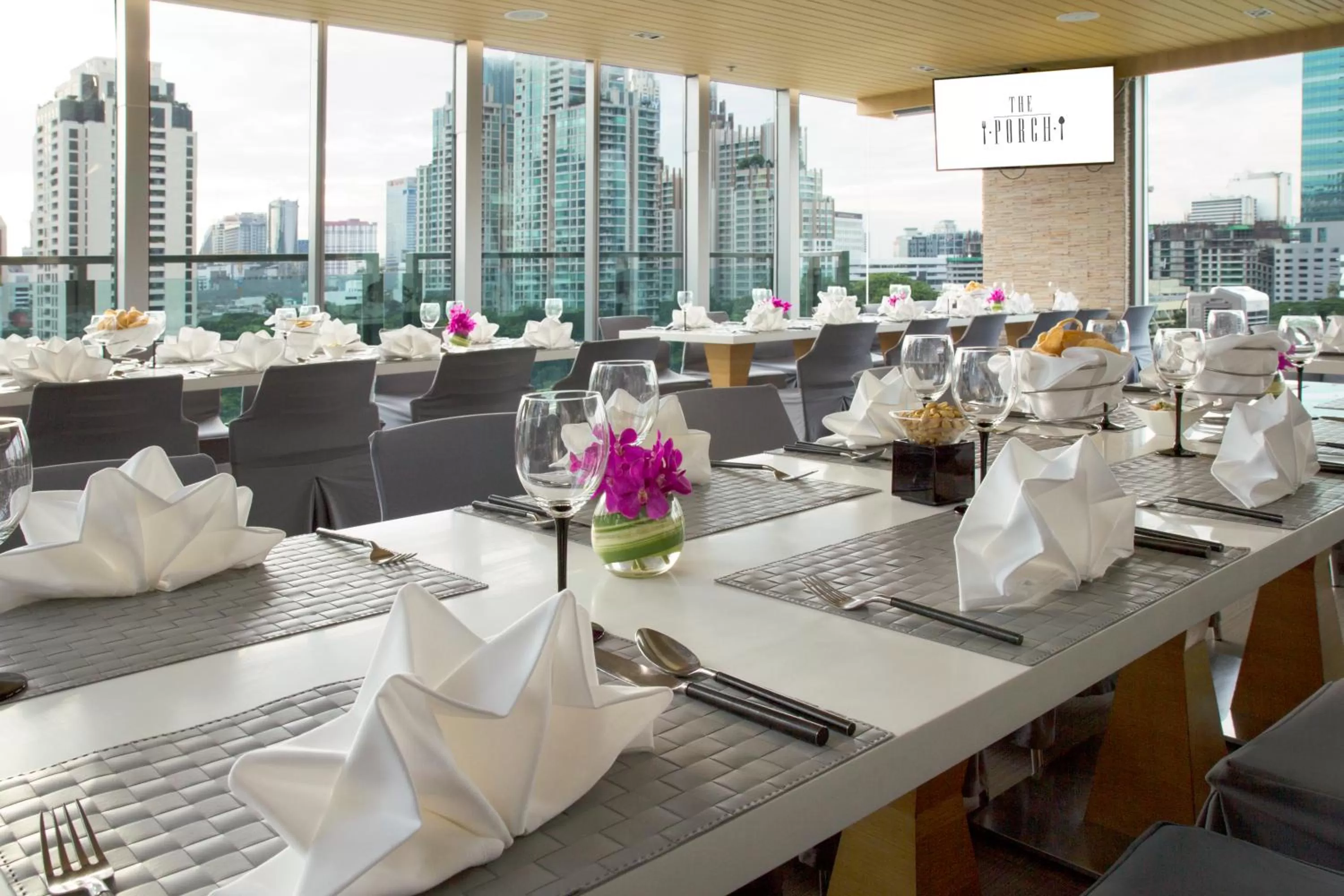 Restaurant/places to eat in Sivatel Bangkok Hotel