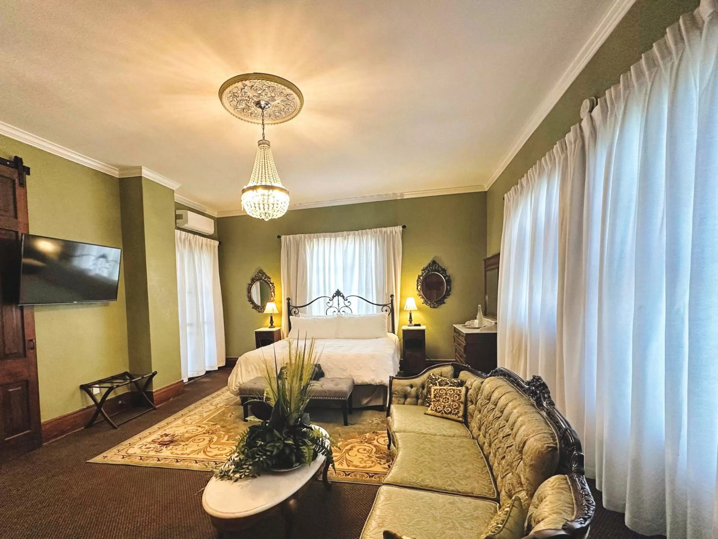 Photo of the whole room, Bed in The Mansion on 17th, formerly Schaefer Haus