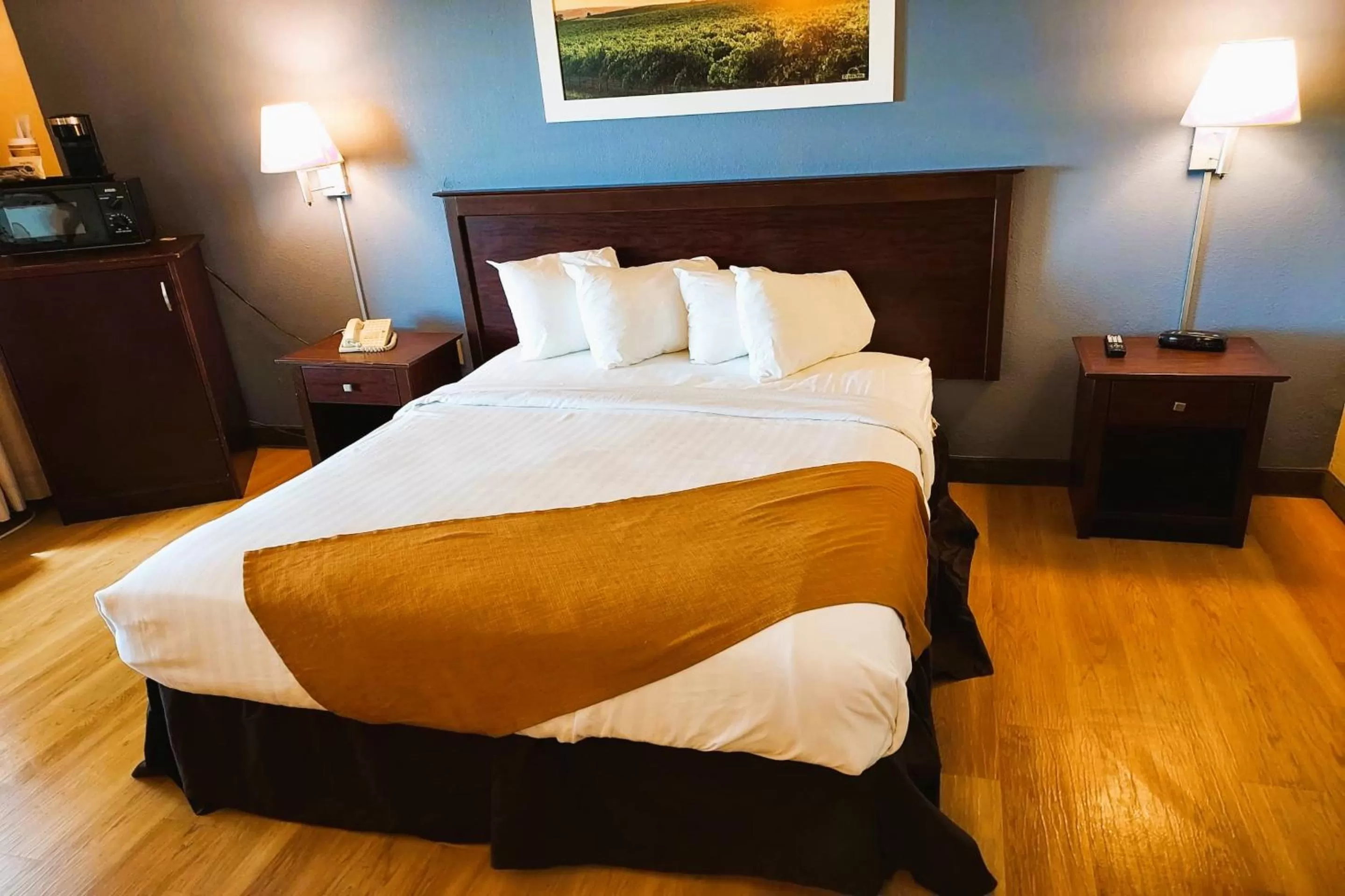 Bedroom, Bed in McPherson Inn By OYO, I-135