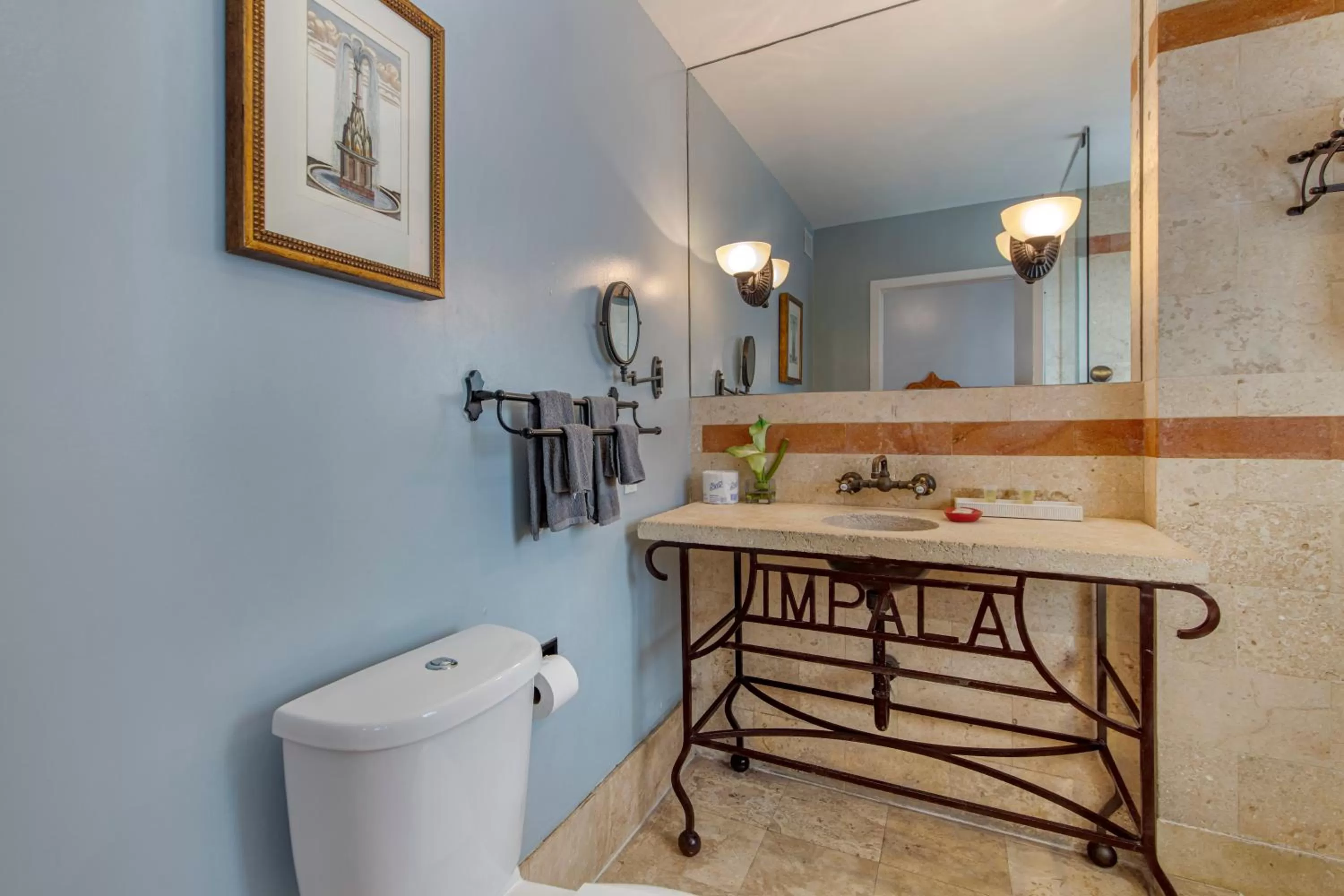 Bathroom in Hotel Impala by LuxUrban