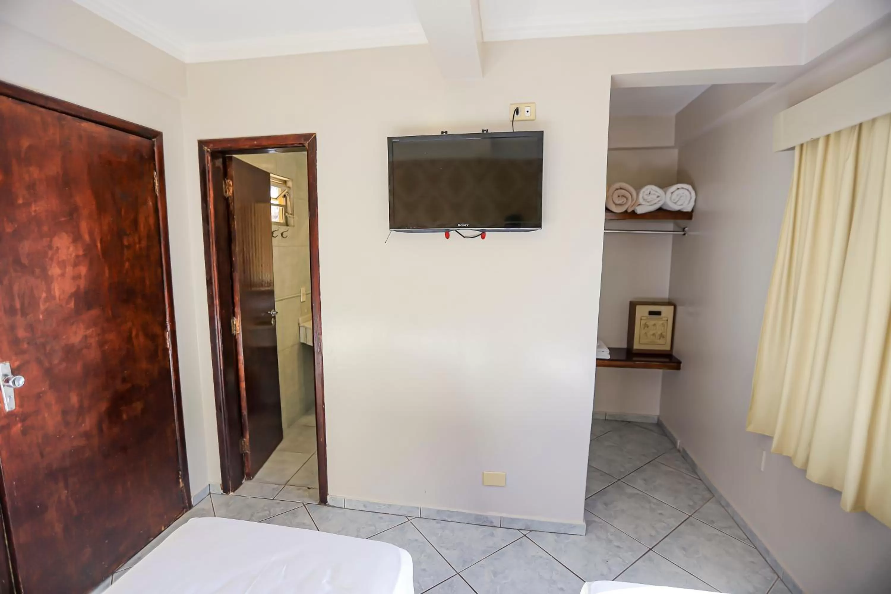 TV and multimedia in Foz Express Hotel Centro