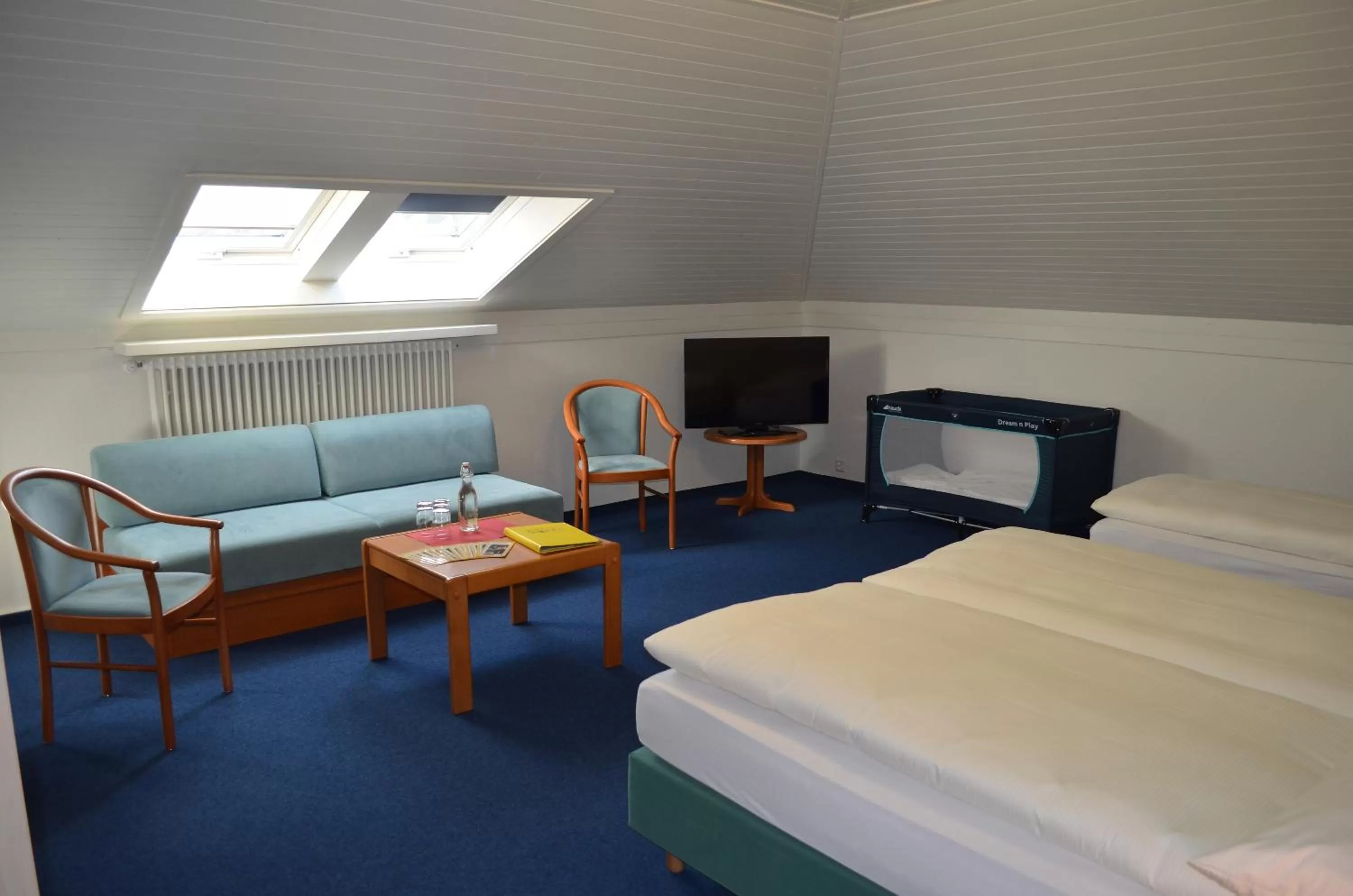 Photo of the whole room, Bed in Central Hotel Post