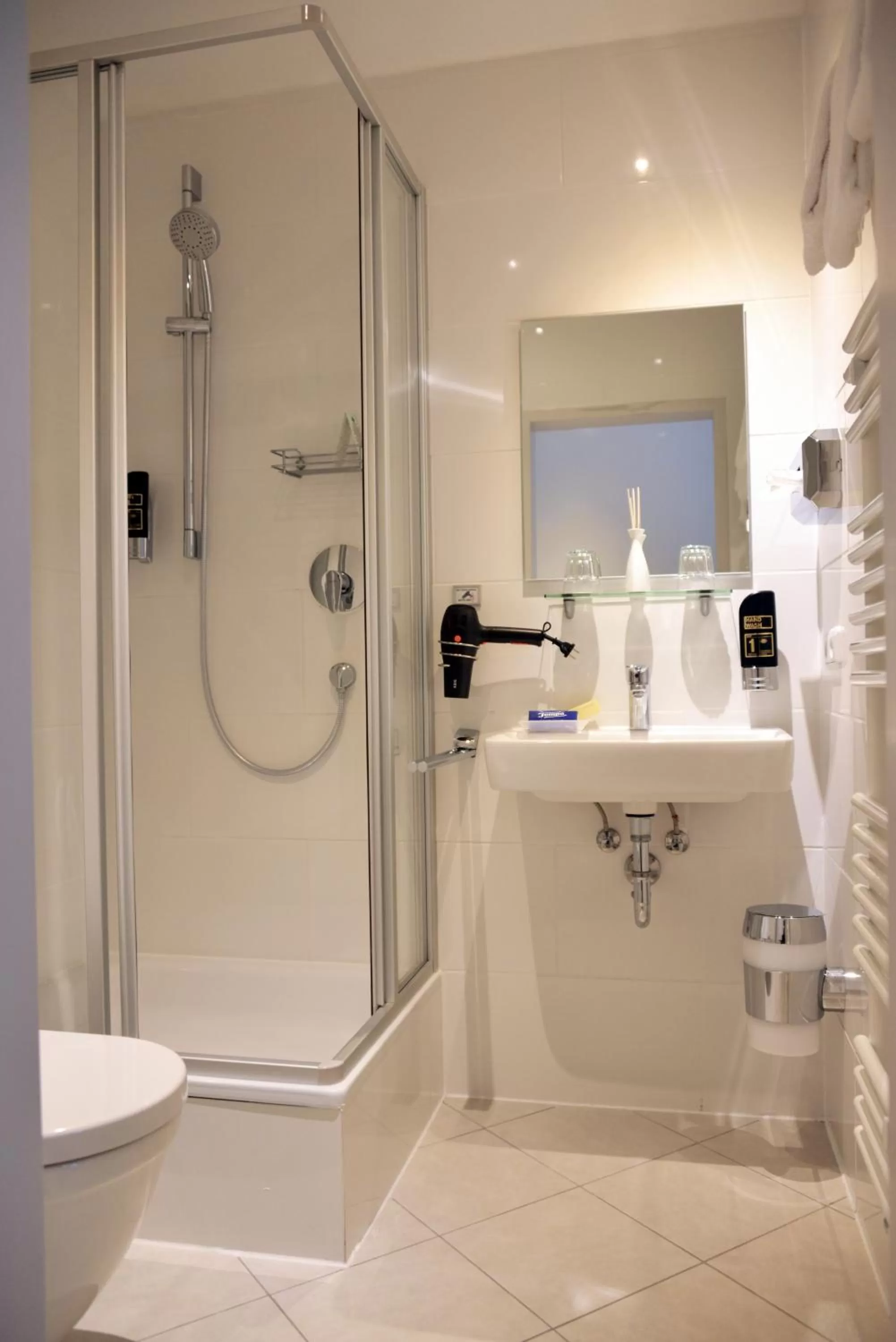 Shower in Arthotel Munich