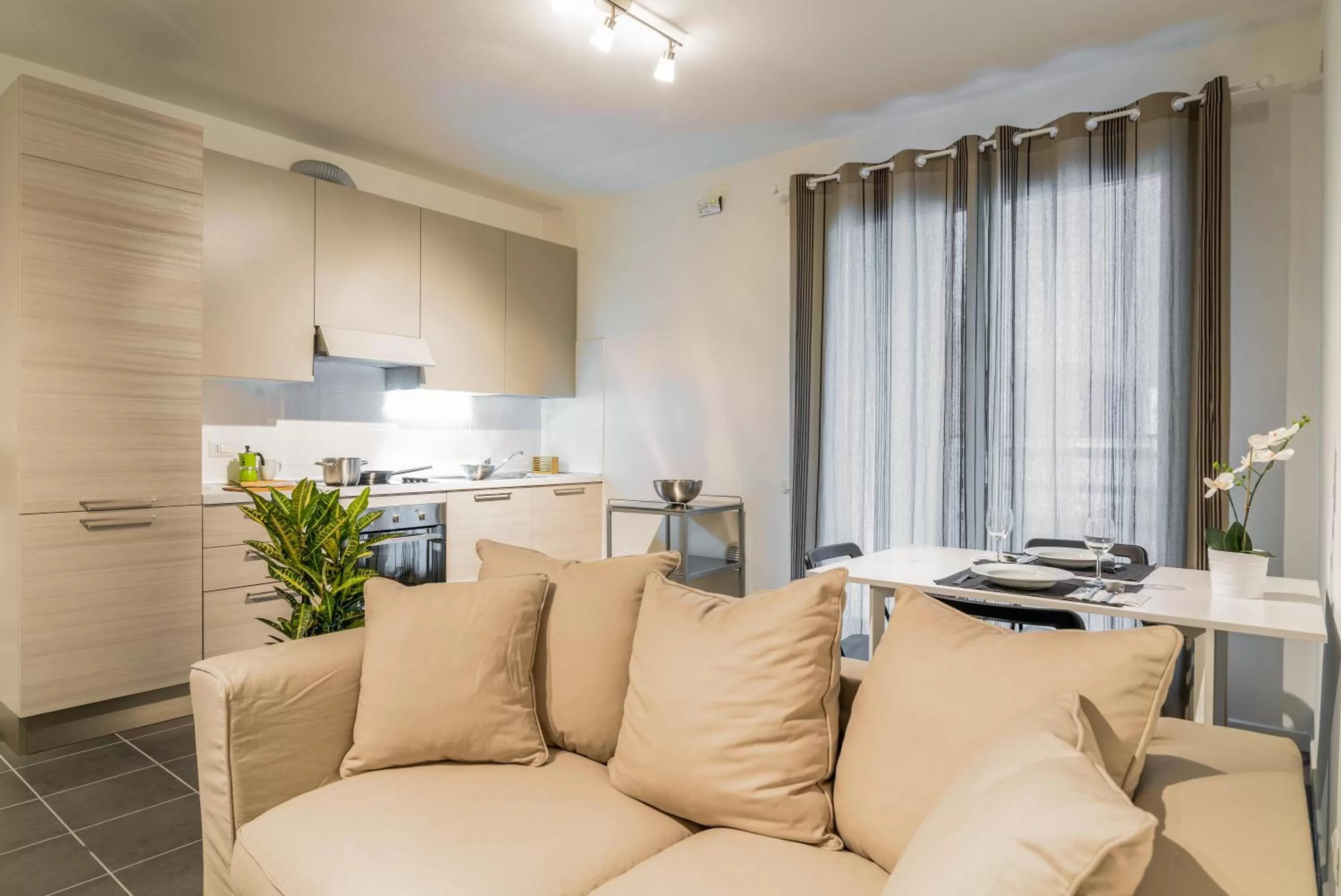 Kitchen or kitchenette in Aurum Aparthotels Bicocca