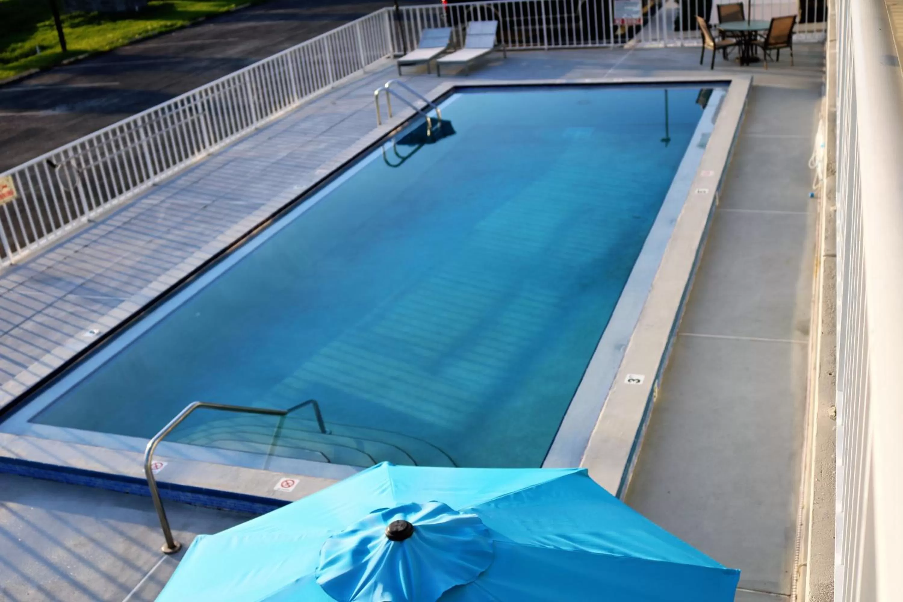 Swimming Pool in Monte Carlo Inn- Near Disney