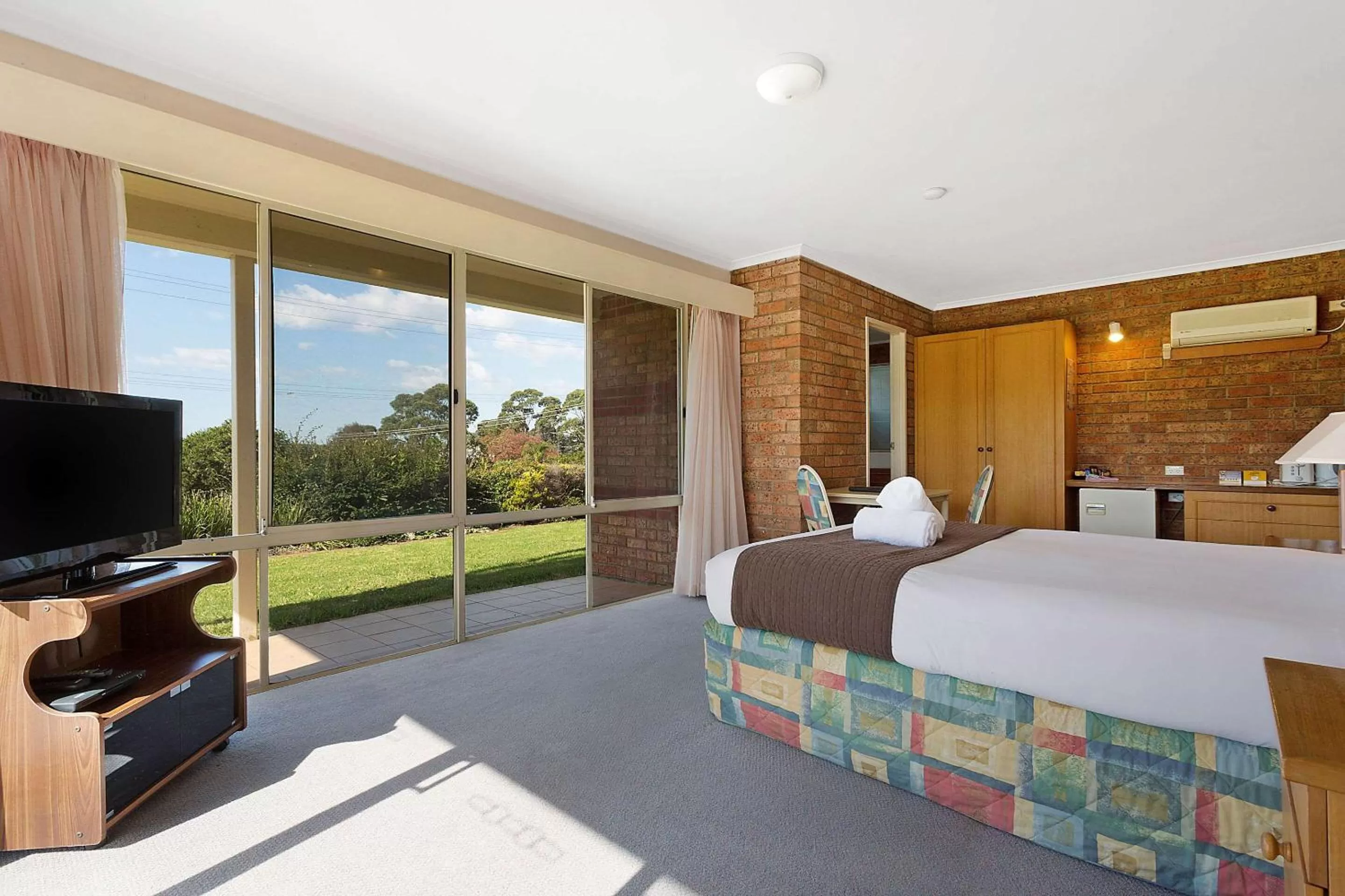 Bedroom, Bed in Comfort Inn Merimbula