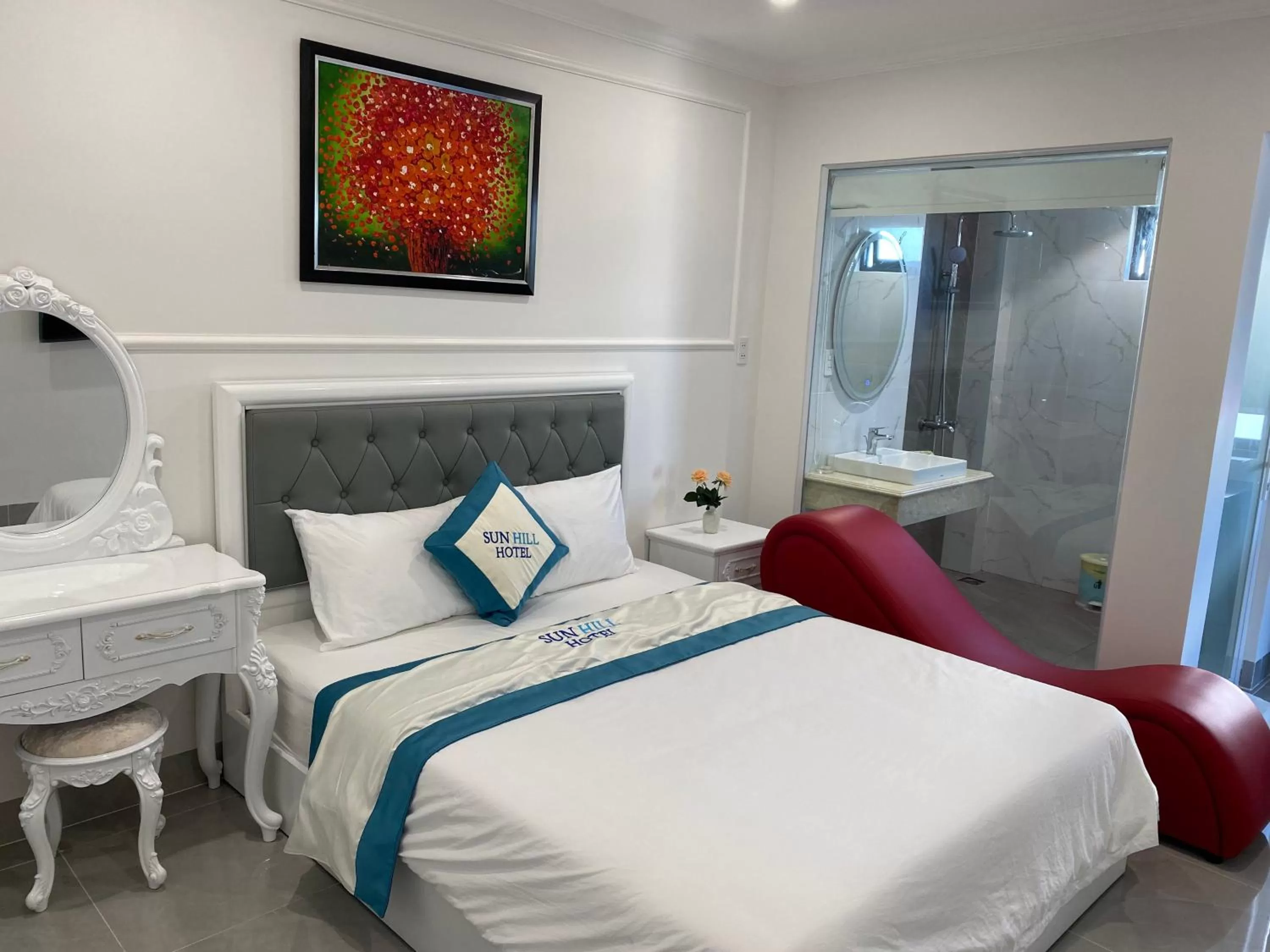 Bedroom, Bed in Sun Hill Hotel