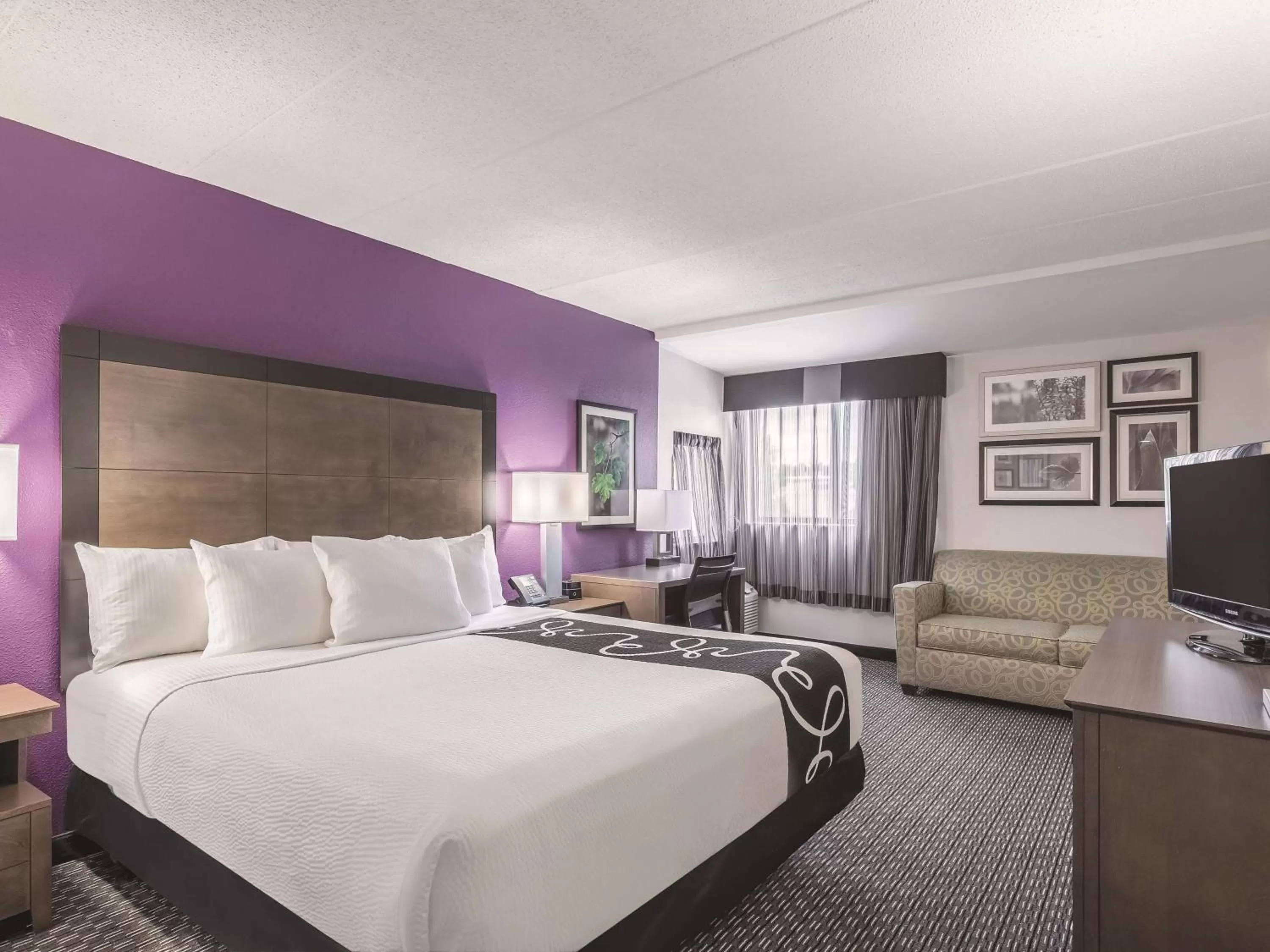 Photo of the whole room, Bed in La Quinta by Wyndham Salem NH