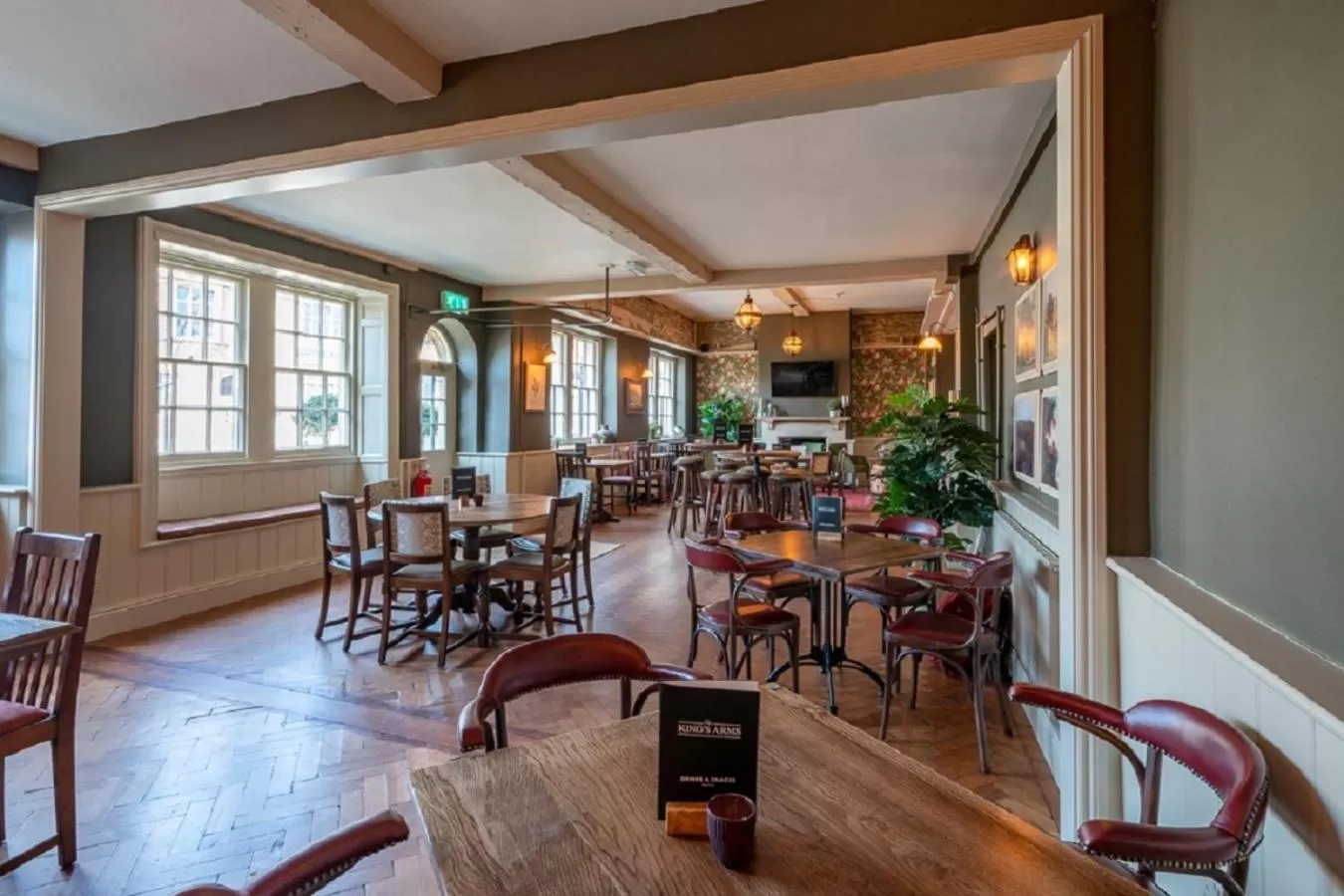 Restaurant/places to eat in The Kings Arms Hotel