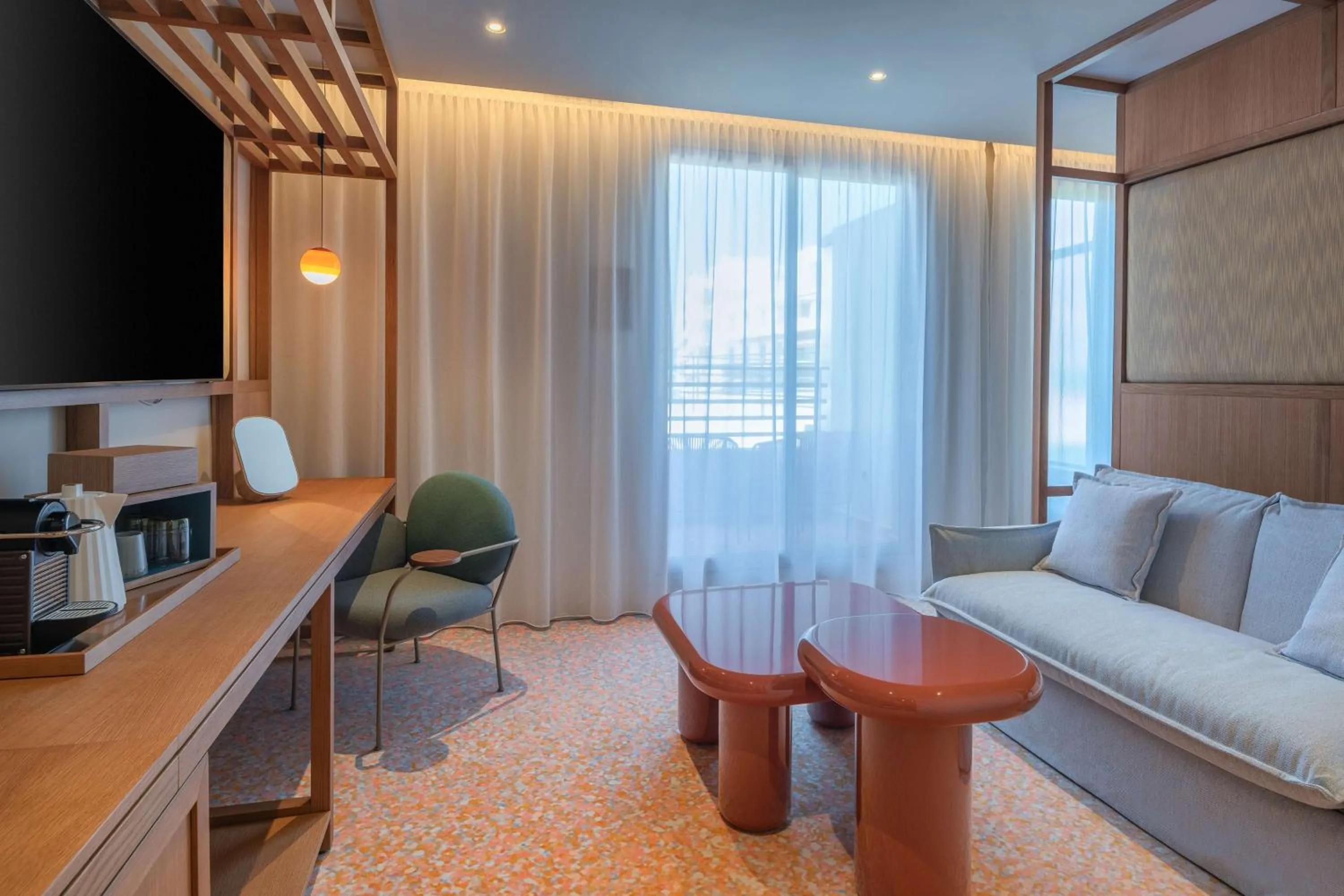 TV and multimedia in Canopy by Hilton Cannes