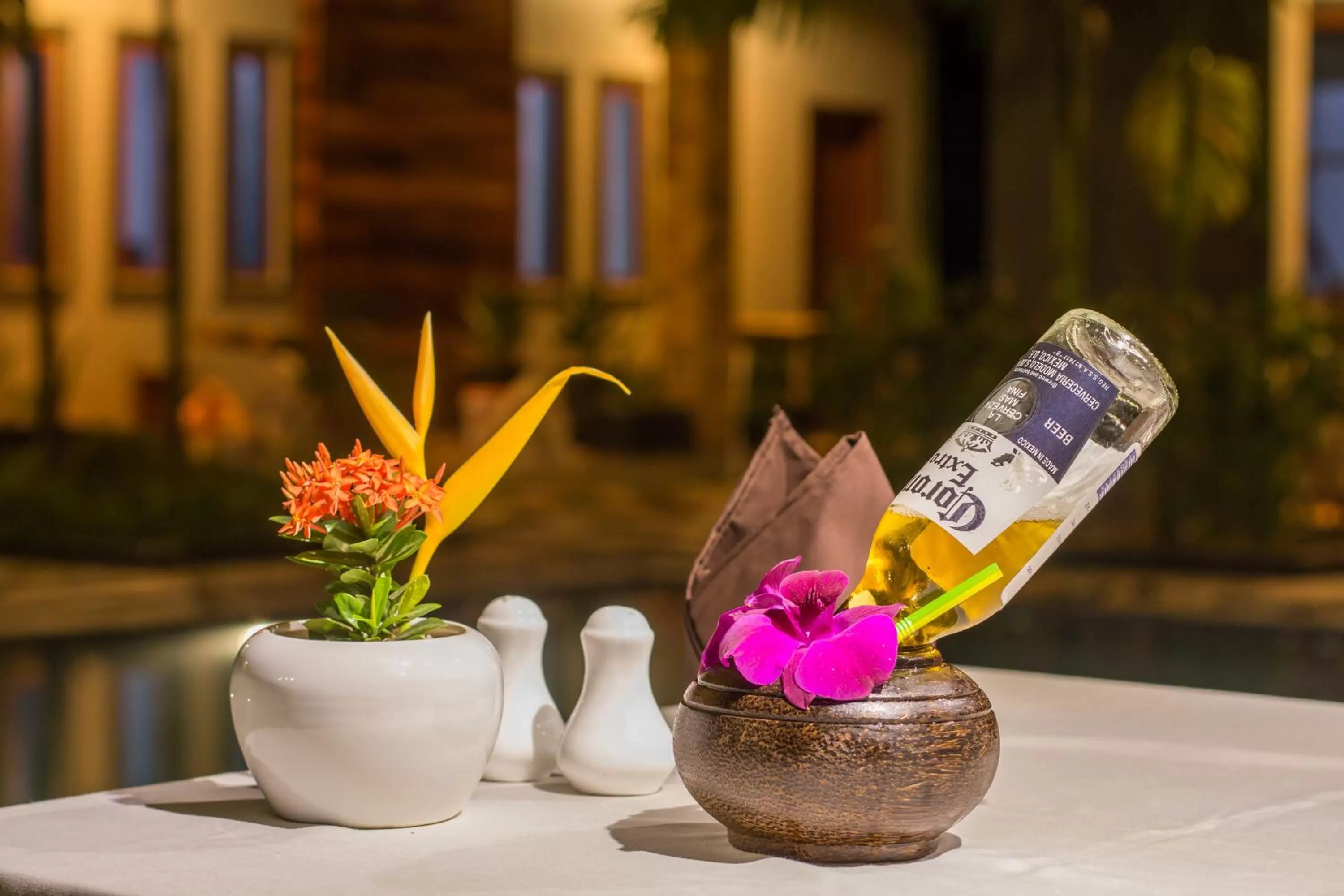 Restaurant/places to eat in Samnak Lounge