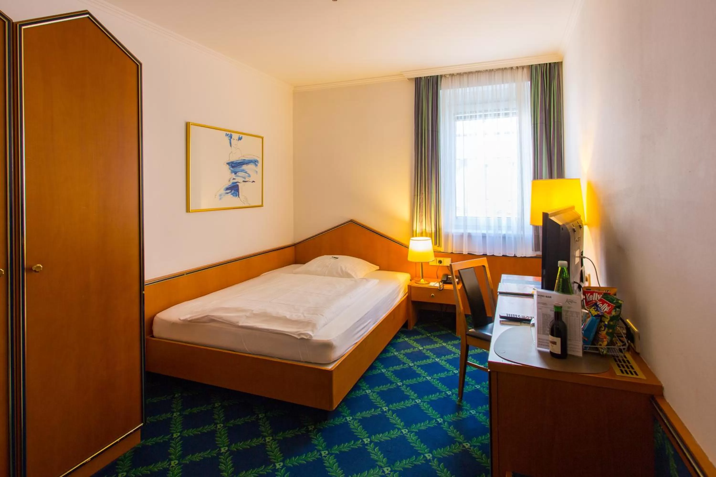 Photo of the whole room, Bed in Hotel Kongress