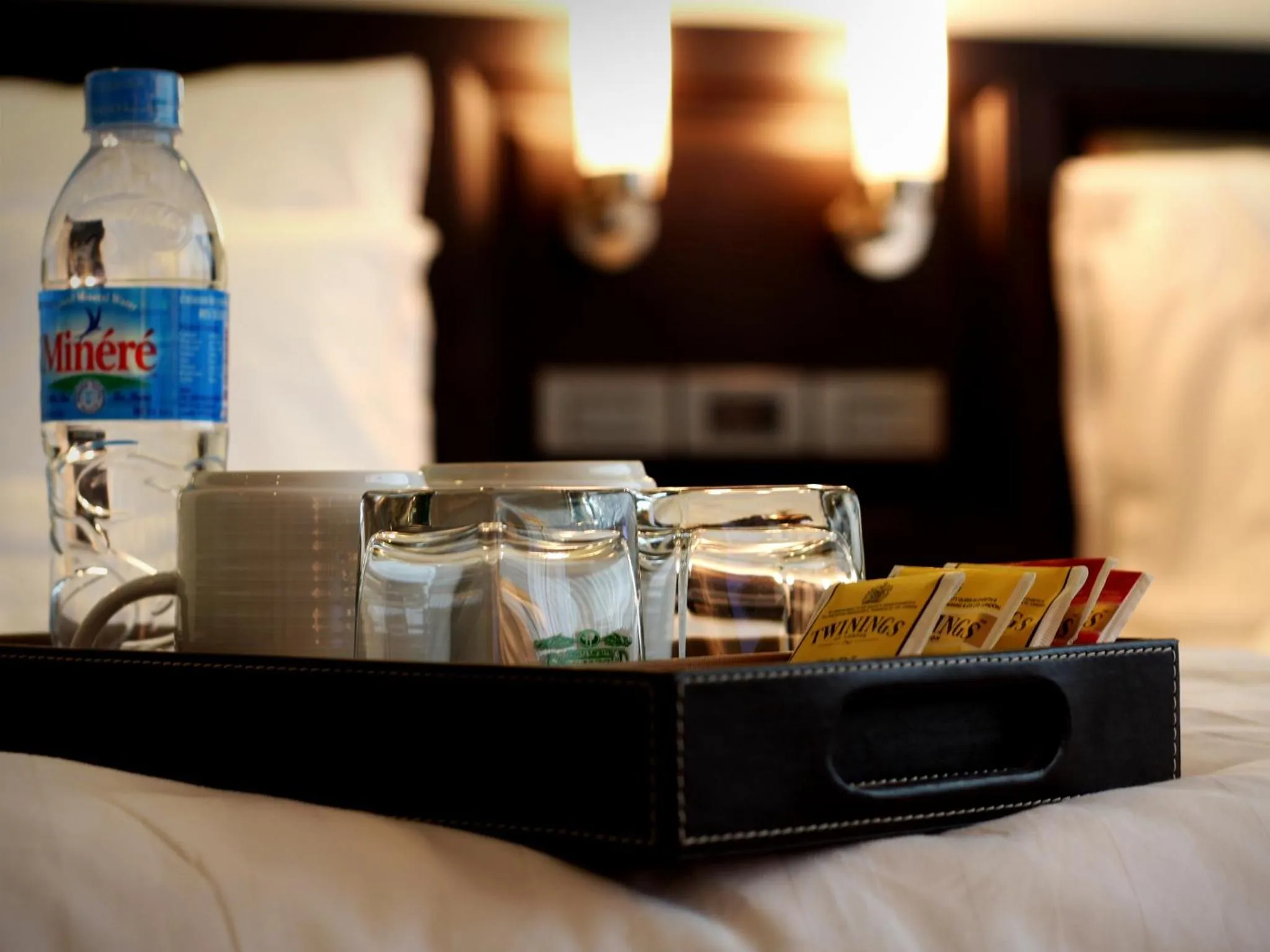 Coffee/tea facilities in Gulliver's Tavern Hotel