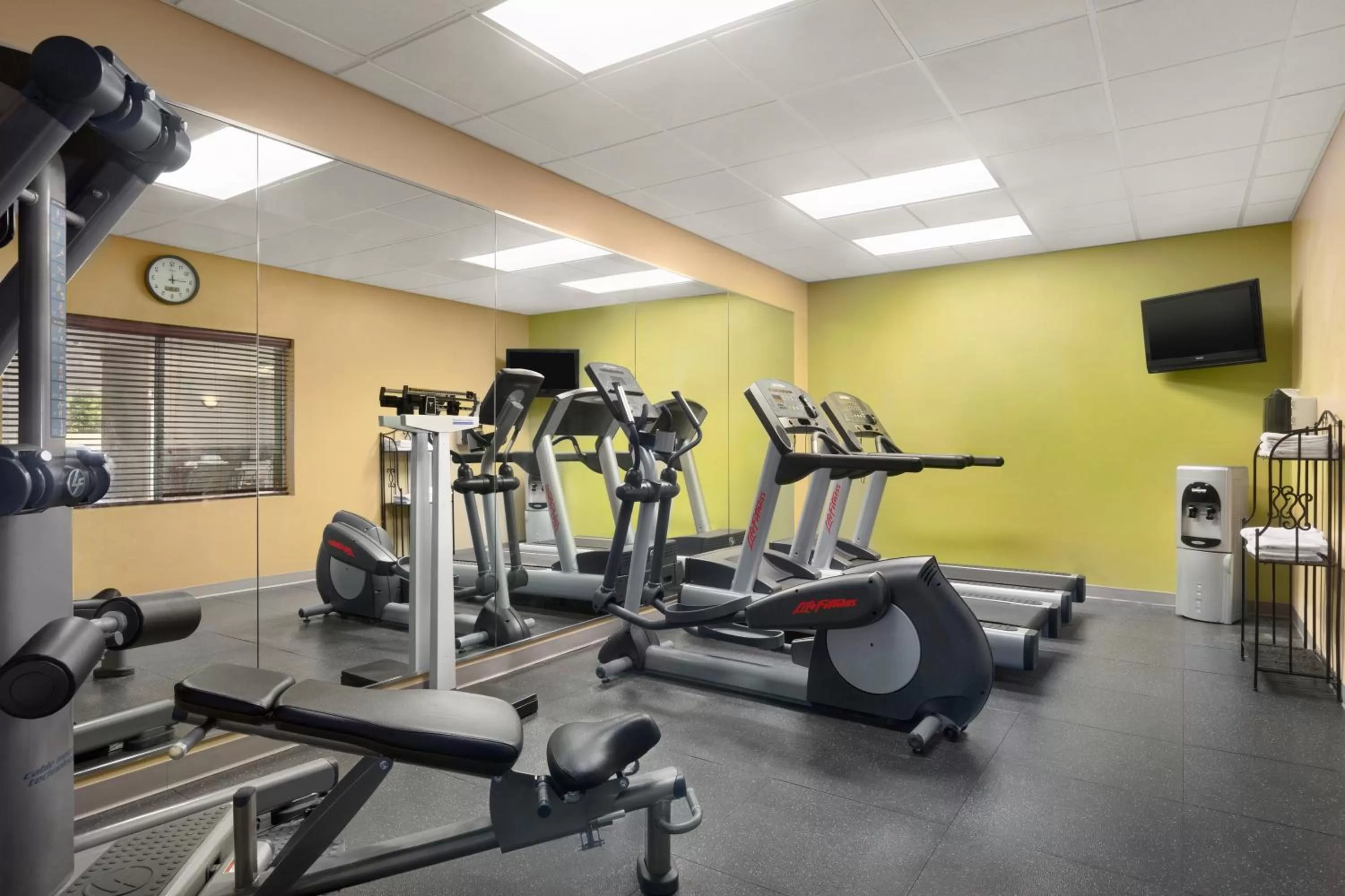 Fitness centre/facilities in Country Inn & Suites by Radisson, Athens, GA