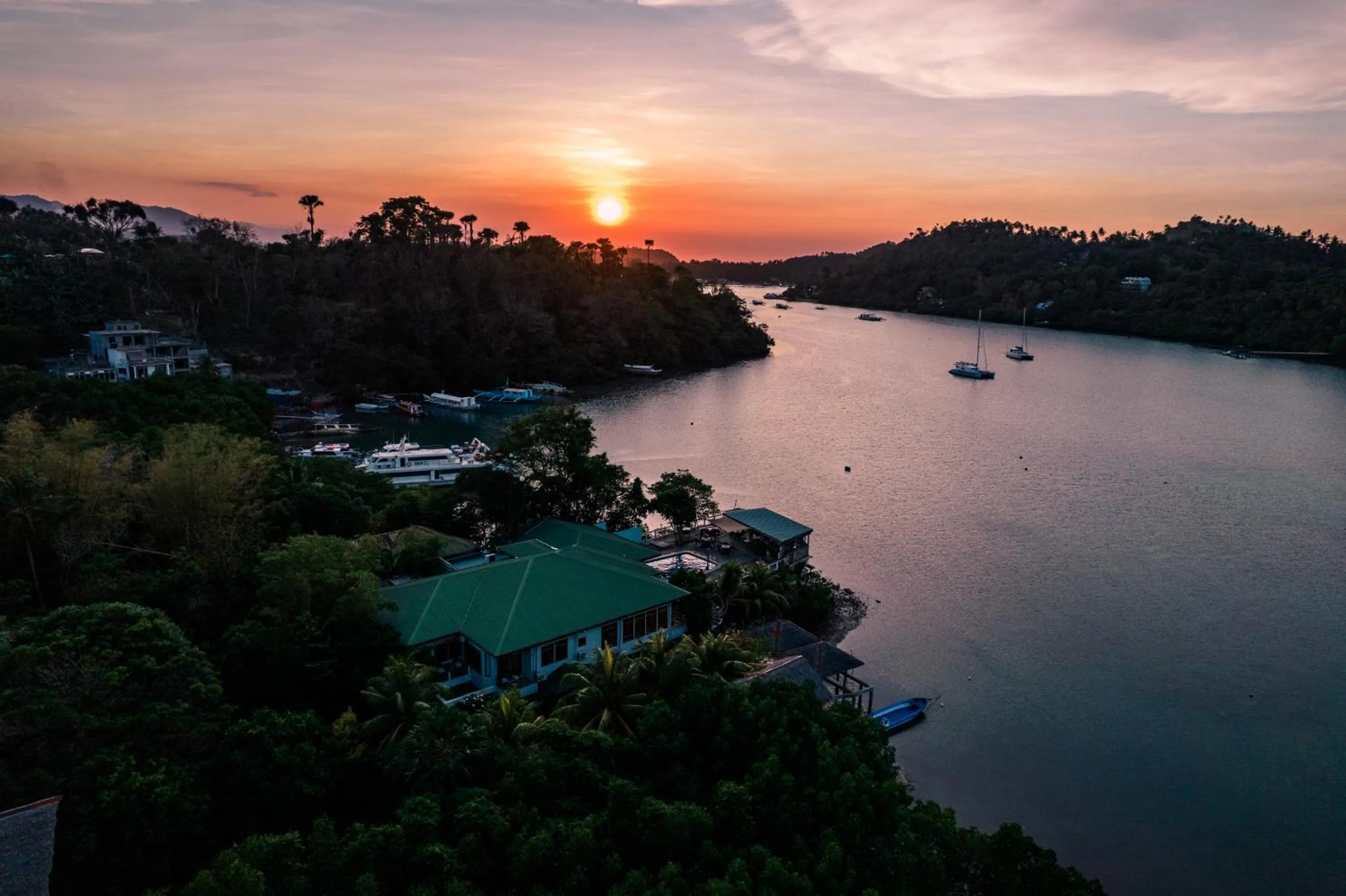 Property building in Edgewater Dive & Spa Resort