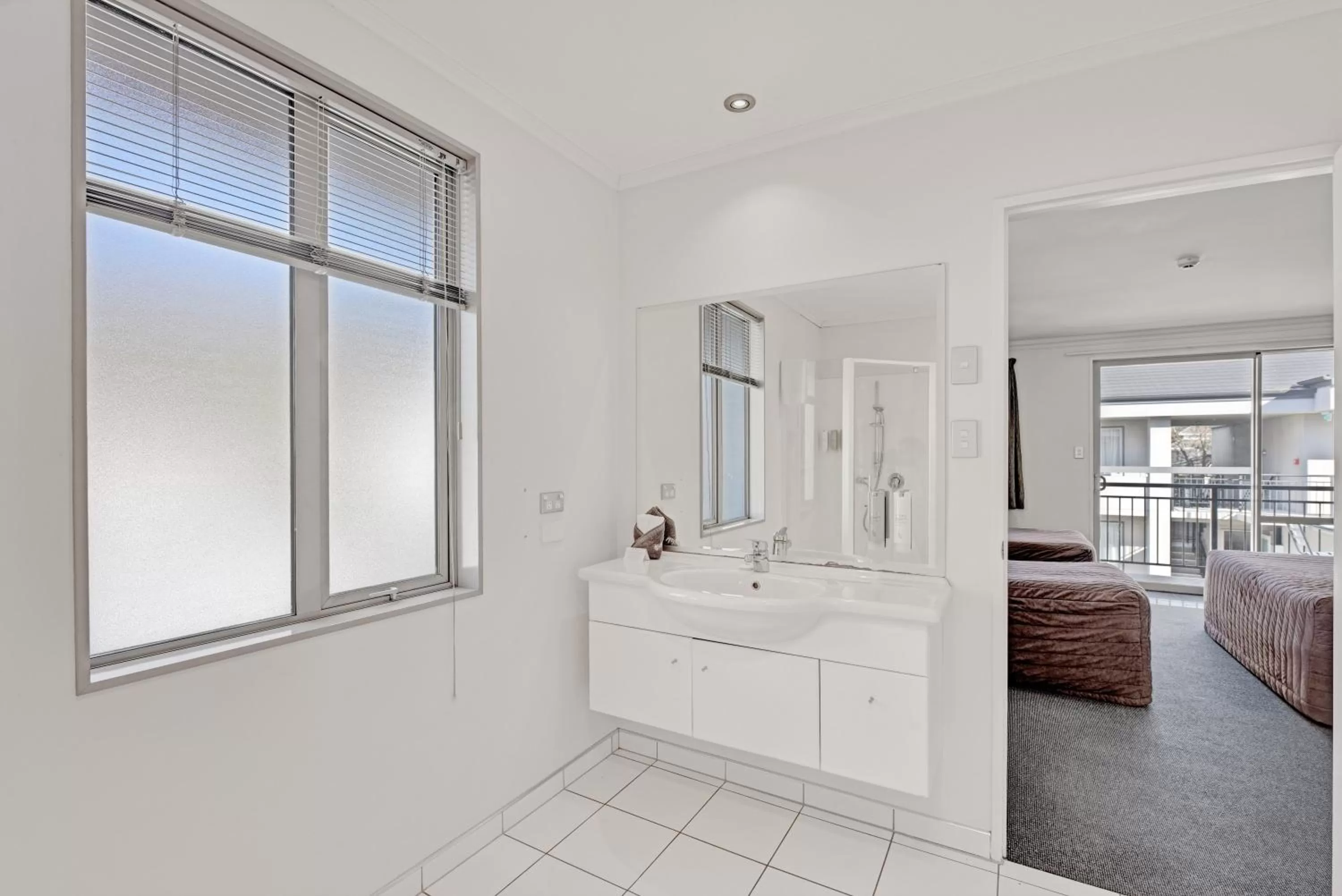 Bathroom, Bed in The Hotel Nelson