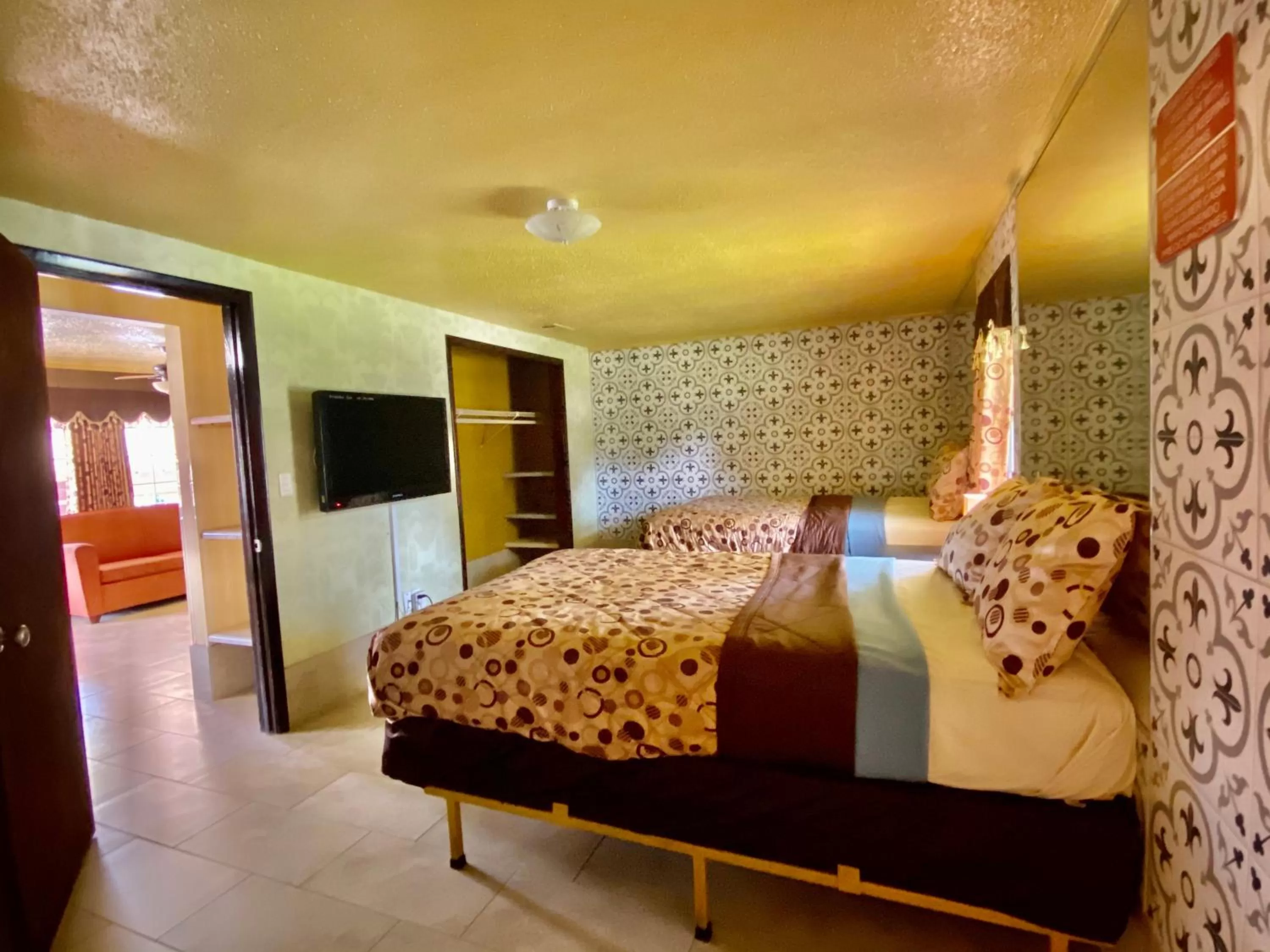 One-Bedroom Suite in Savannah Inn and Suites Savannah Port Area