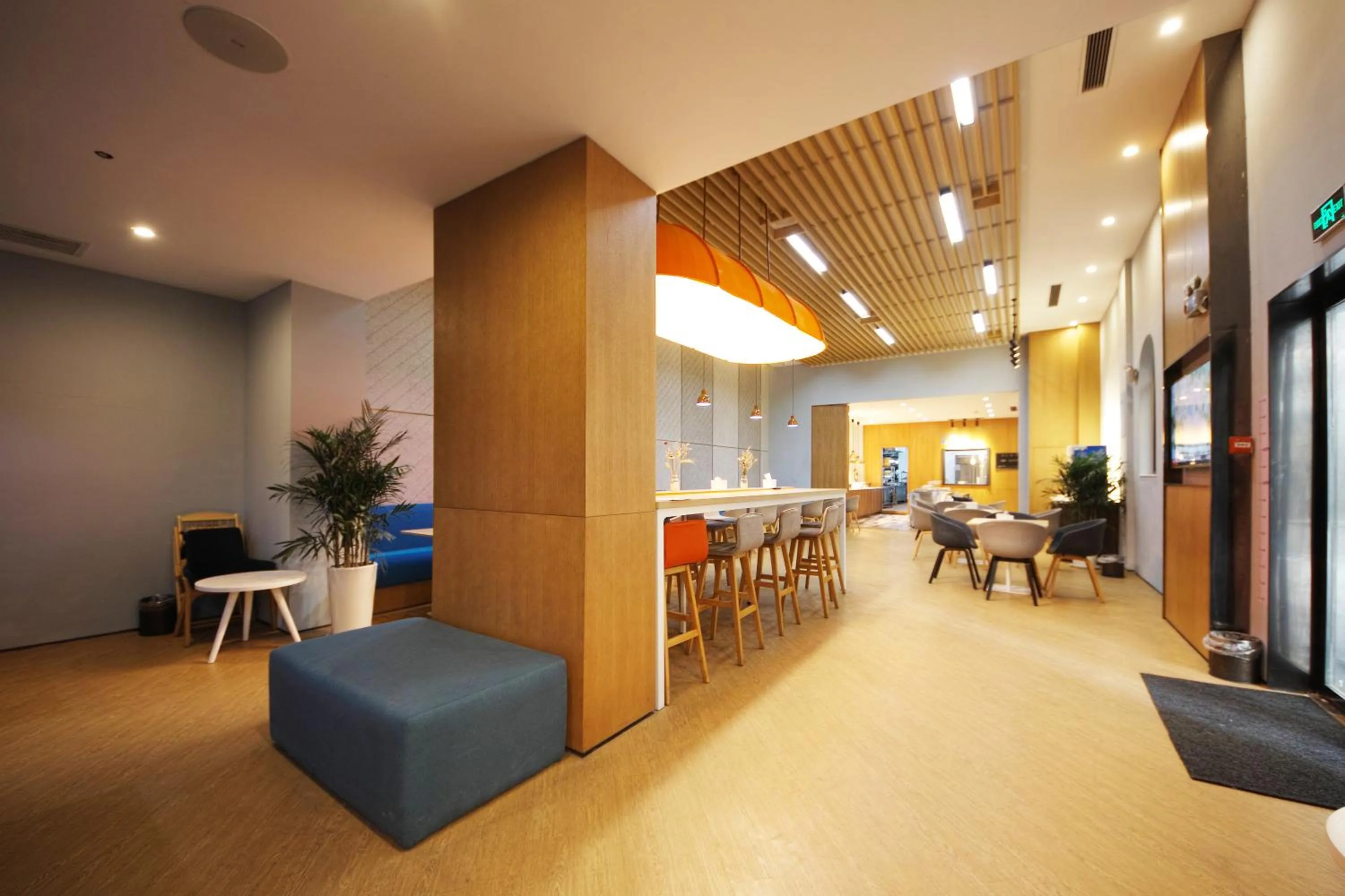 Restaurant/places to eat in Holiday Inn Express Hefei Shushan by IHG