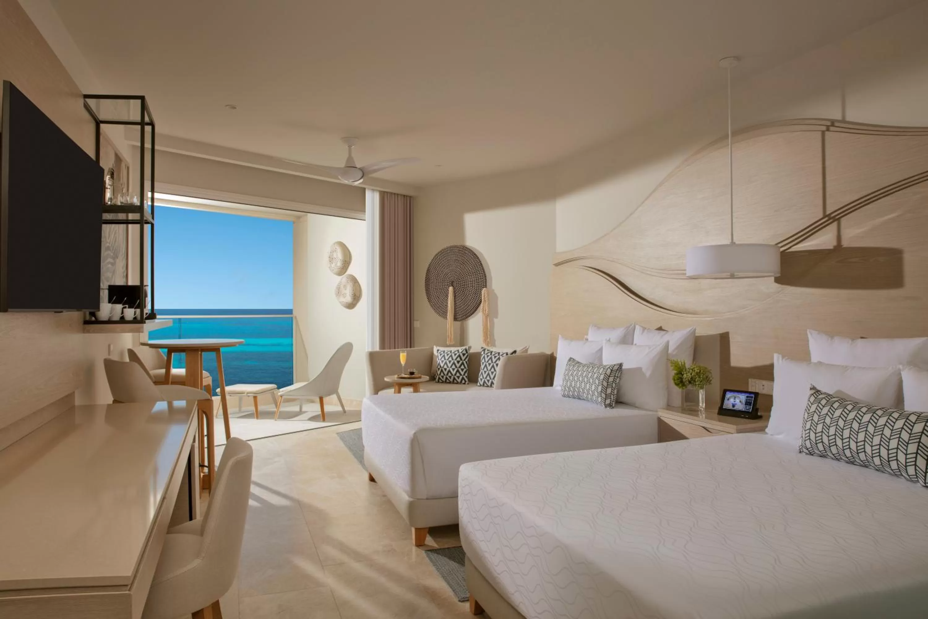 Living room, Bed in Breathless Cancun Soul Resort & Spa - Adults Only - All Inclusive