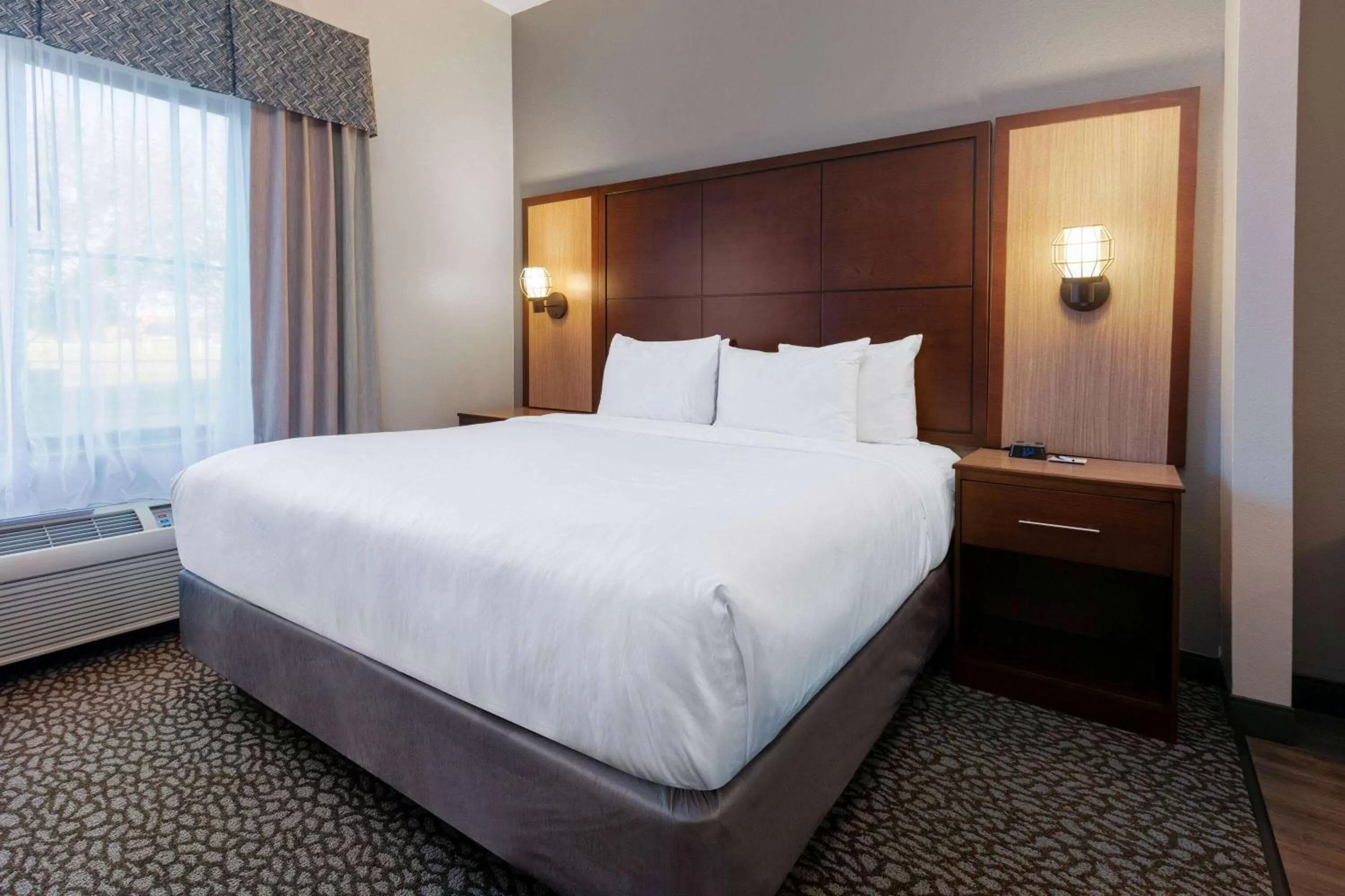Photo of the whole room, Bed in Wingate by Wyndham - DFW North