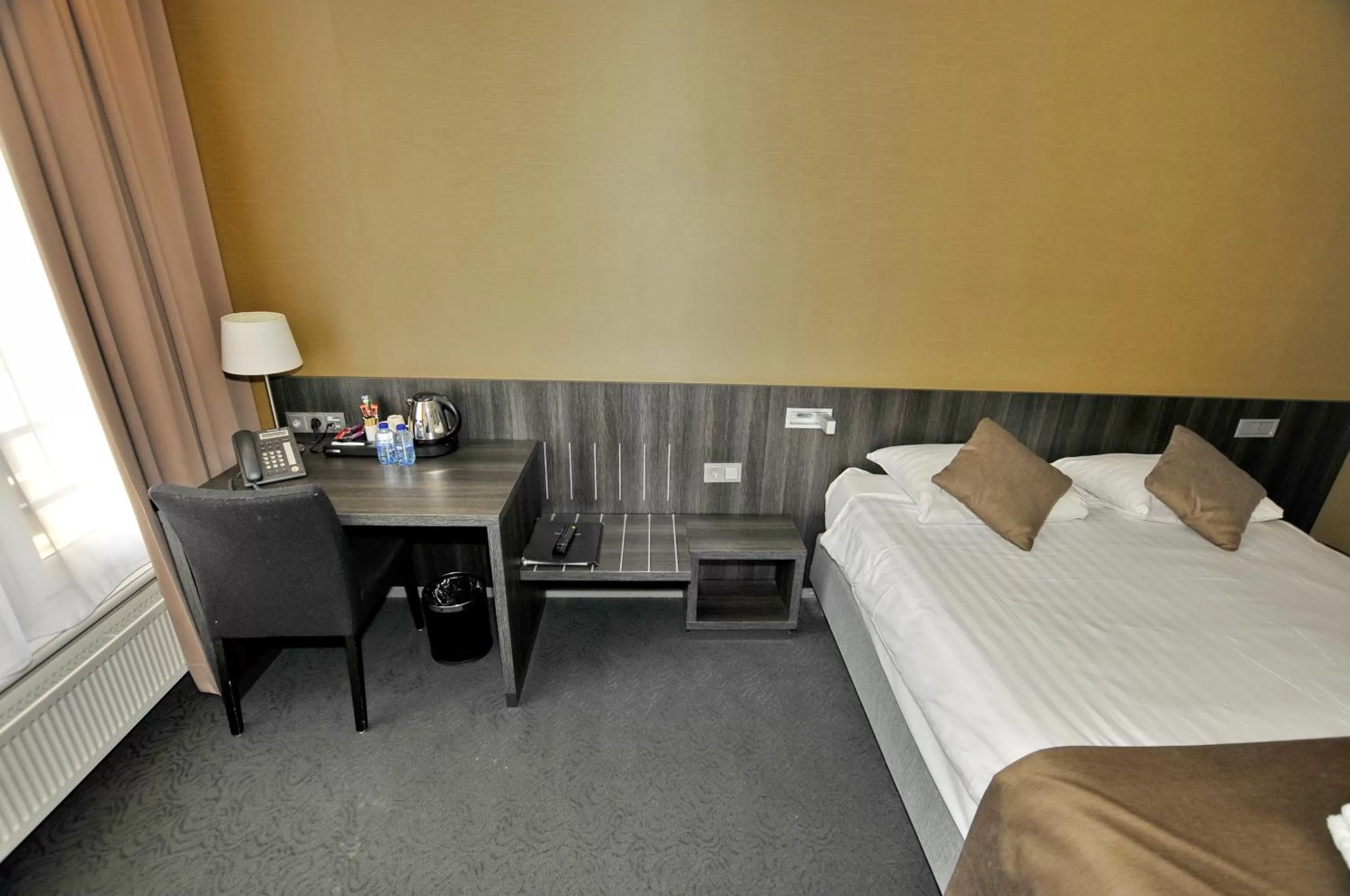 Bed in Hotel Parkview