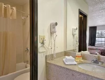 King Room - Smoking  in Days Inn by Wyndham Centerville