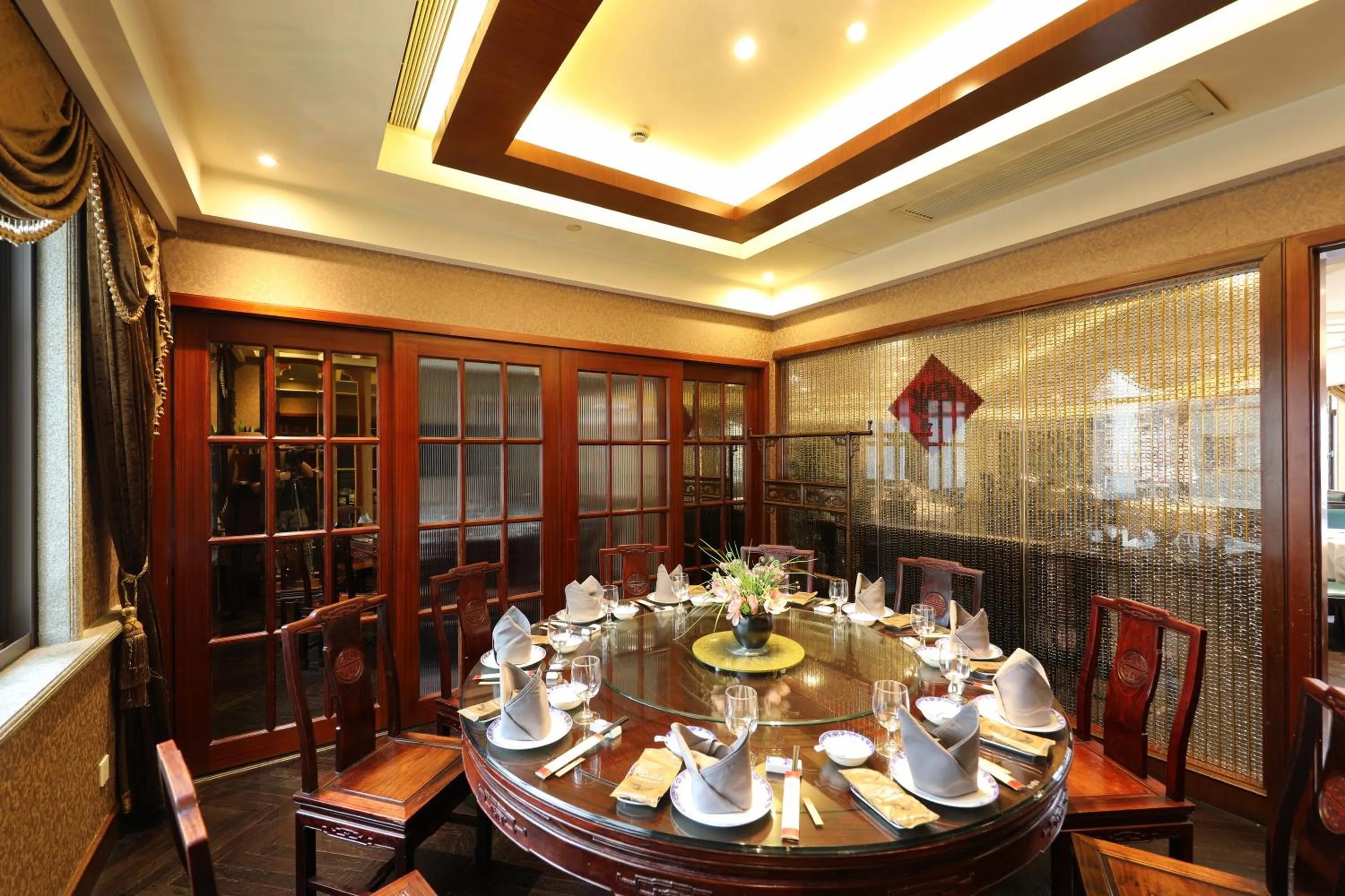 Restaurant/places to eat in Seventh Heaven Hotel