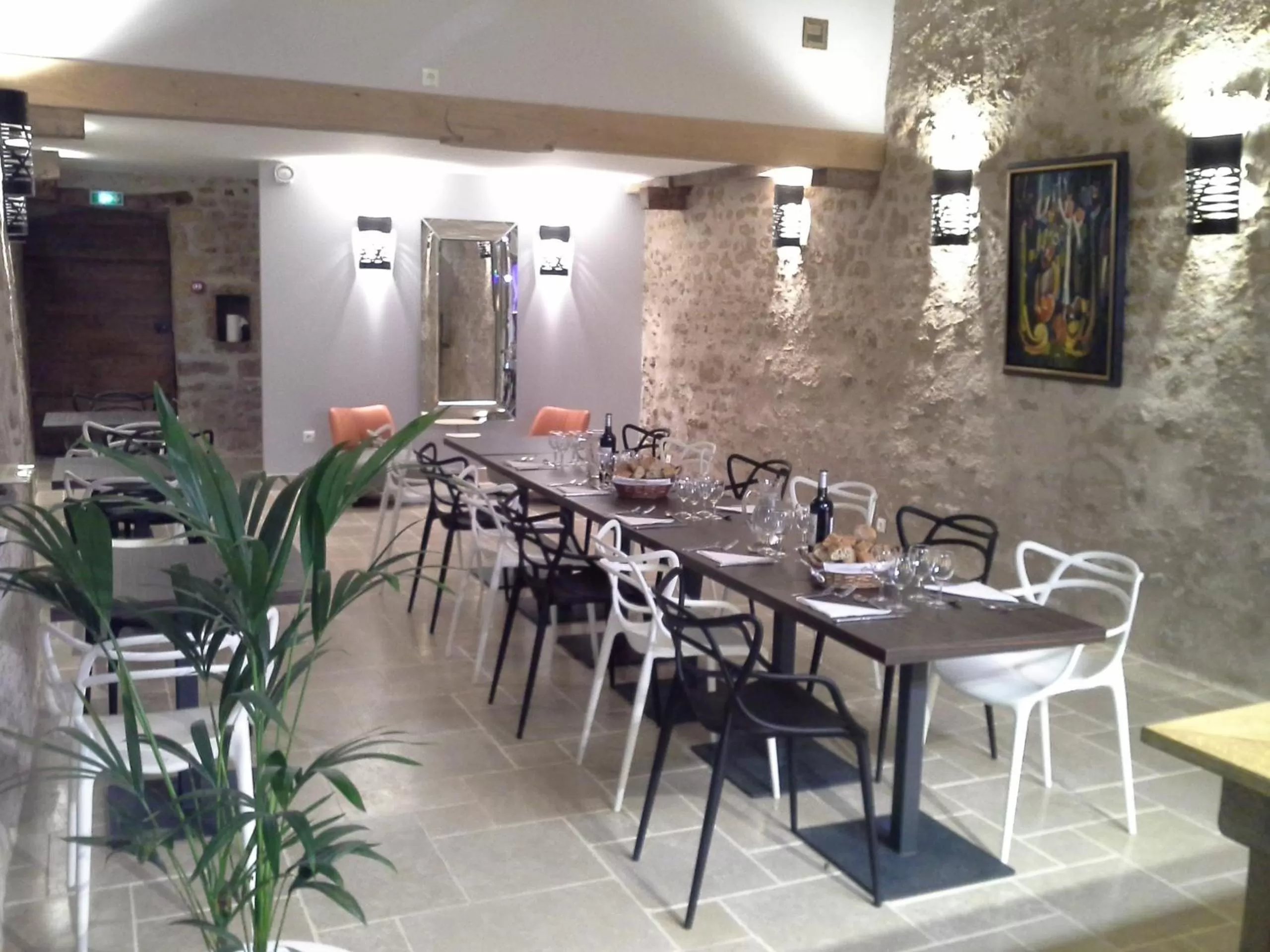 Restaurant/places to eat in Le Vieux Chateau