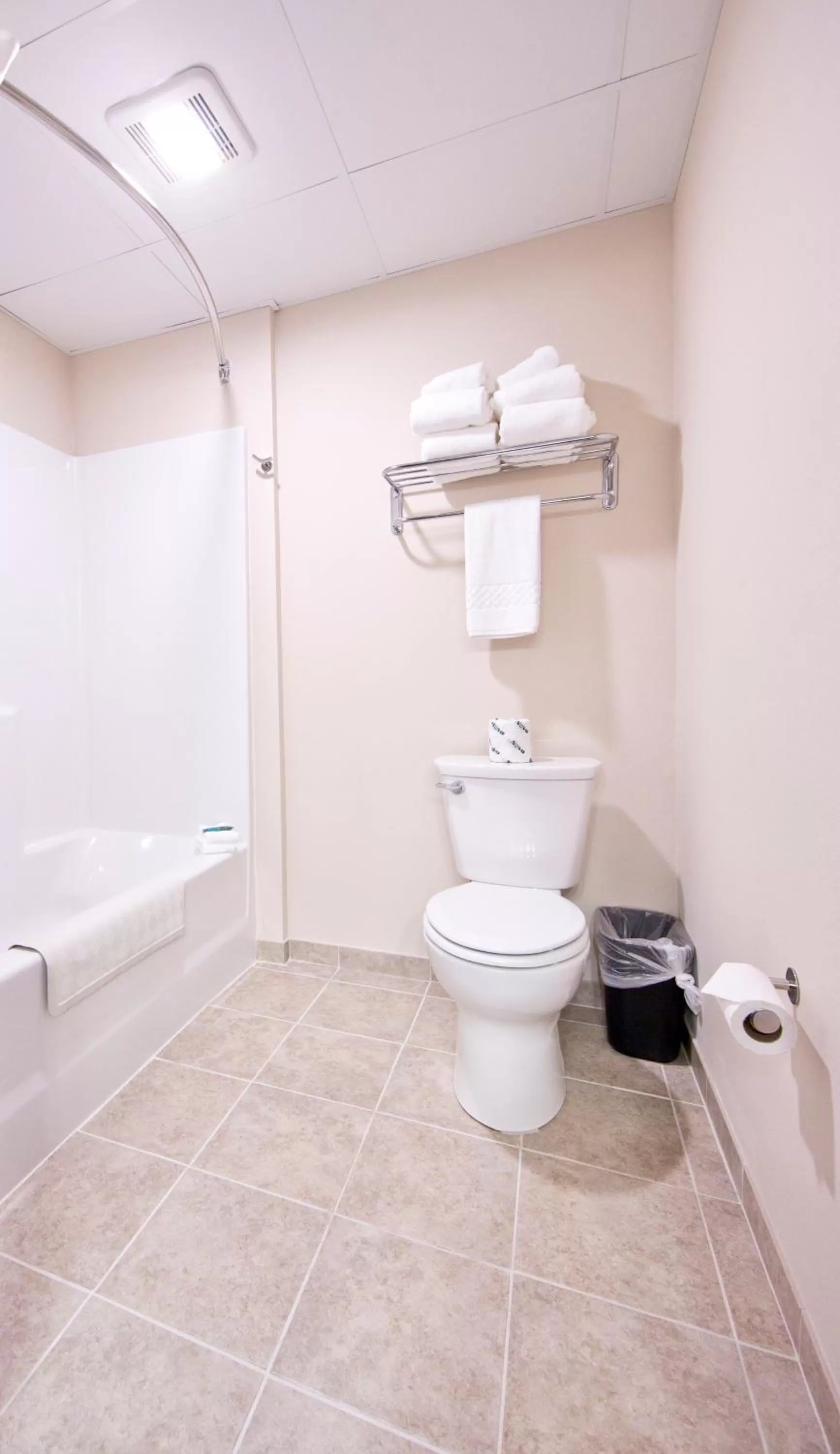 Shower in Cobblestone Inn & Suites - Boone