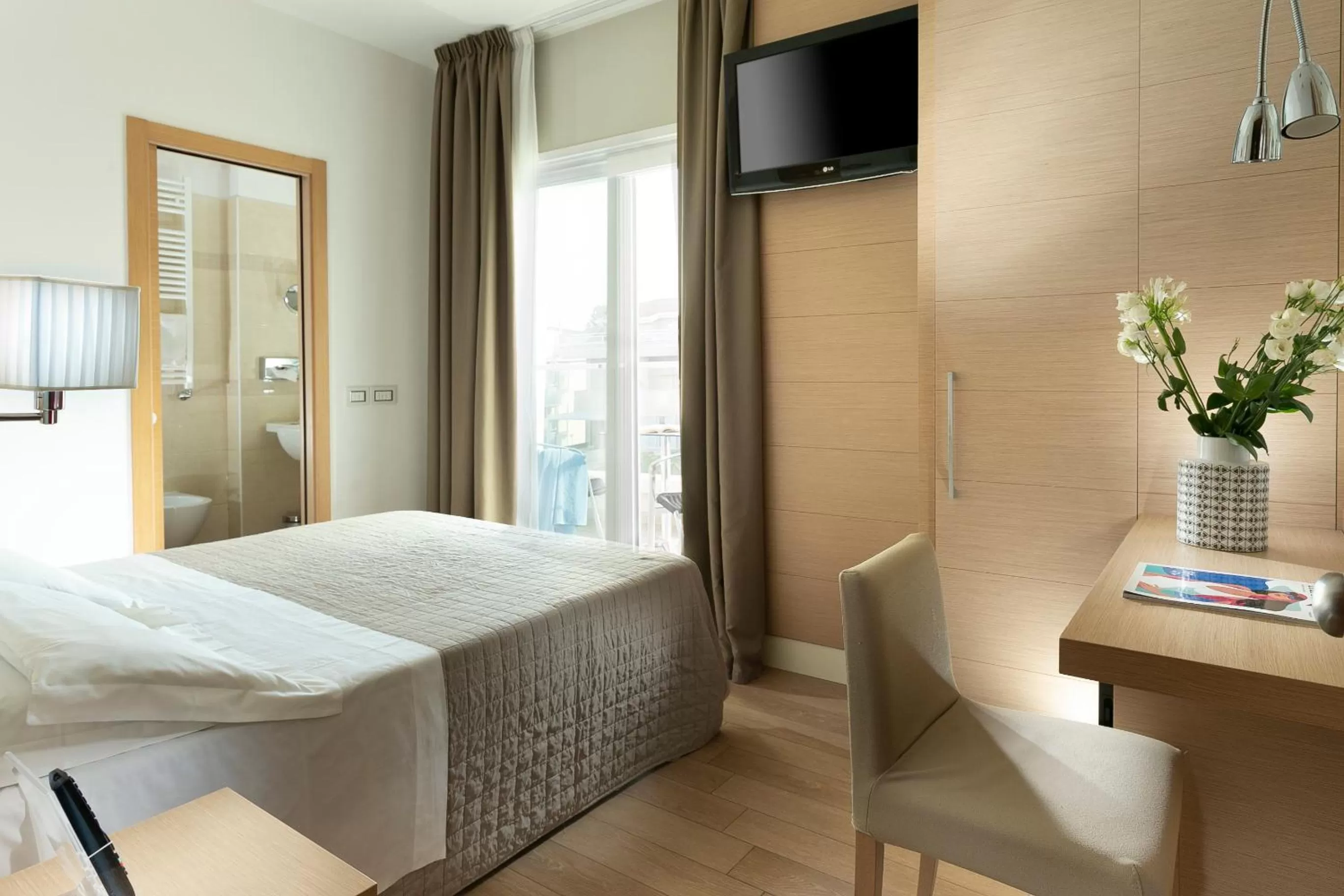 Bedroom, Bed in Hotel Ambasciatori