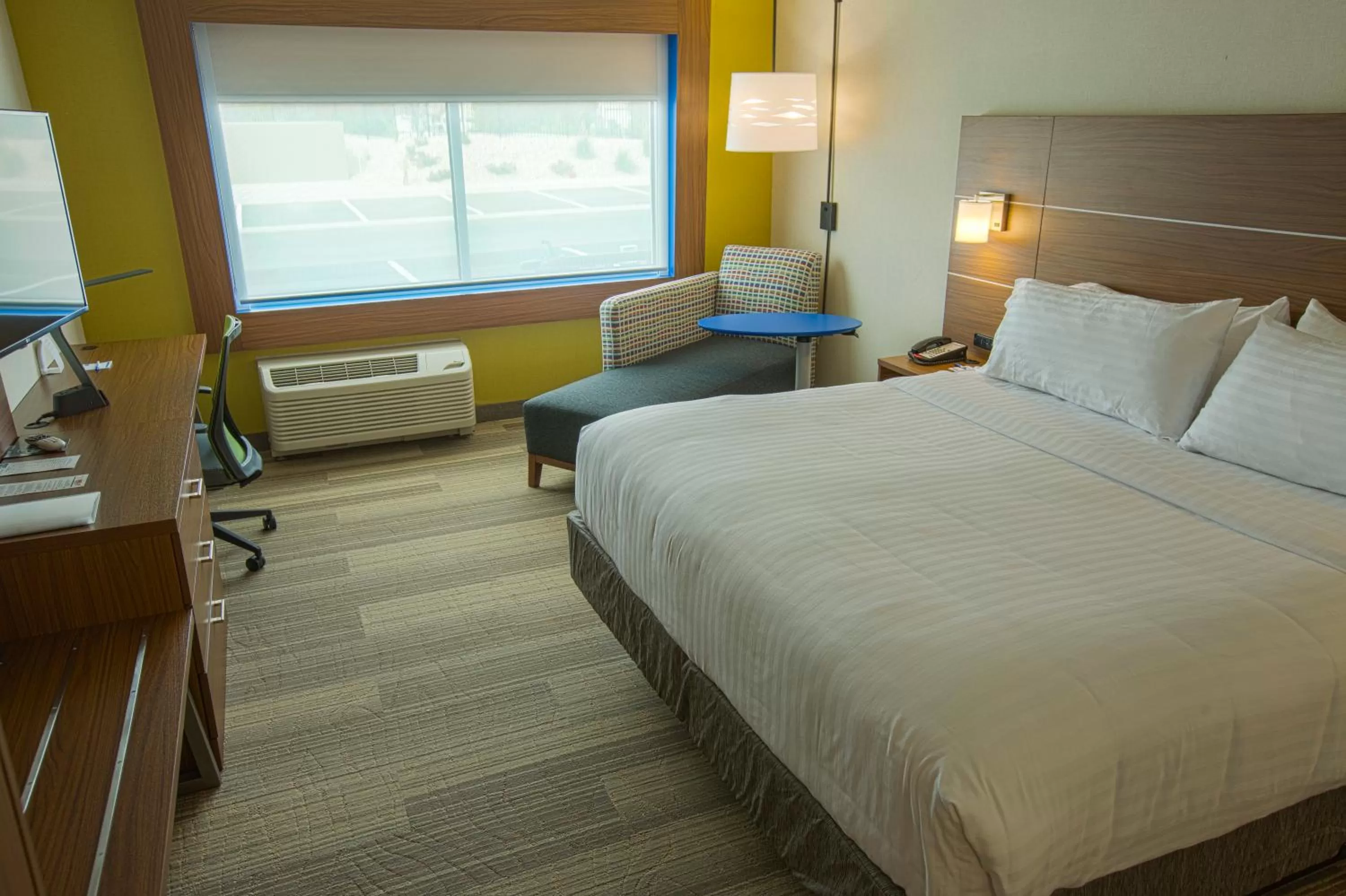 Photo of the whole room, Bed in Holiday Inn Express & Suites Boise Airport by IHG