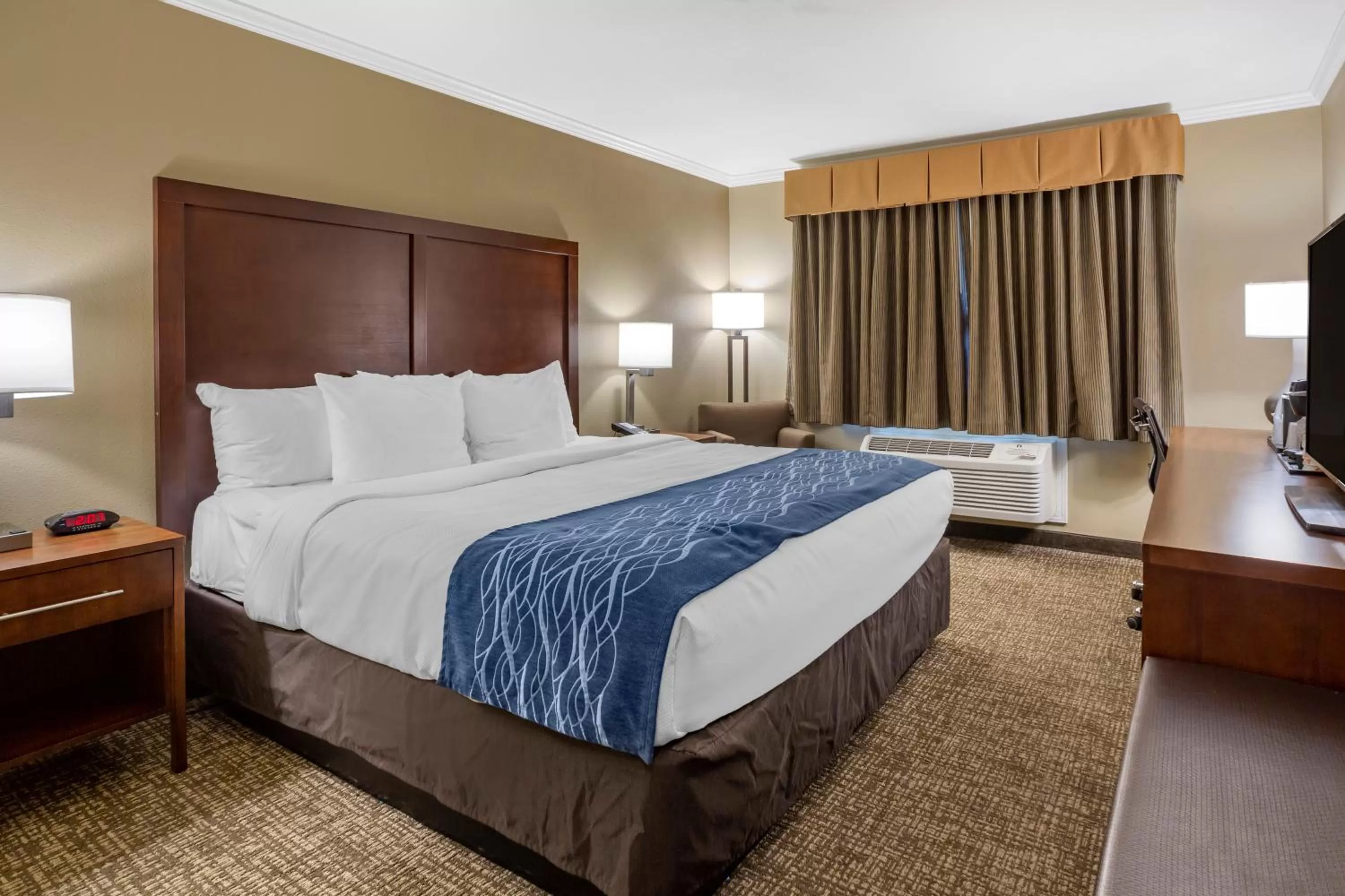 Photo of the whole room, Bed in Comfort Inn Sunnyvale - Silicon Valley