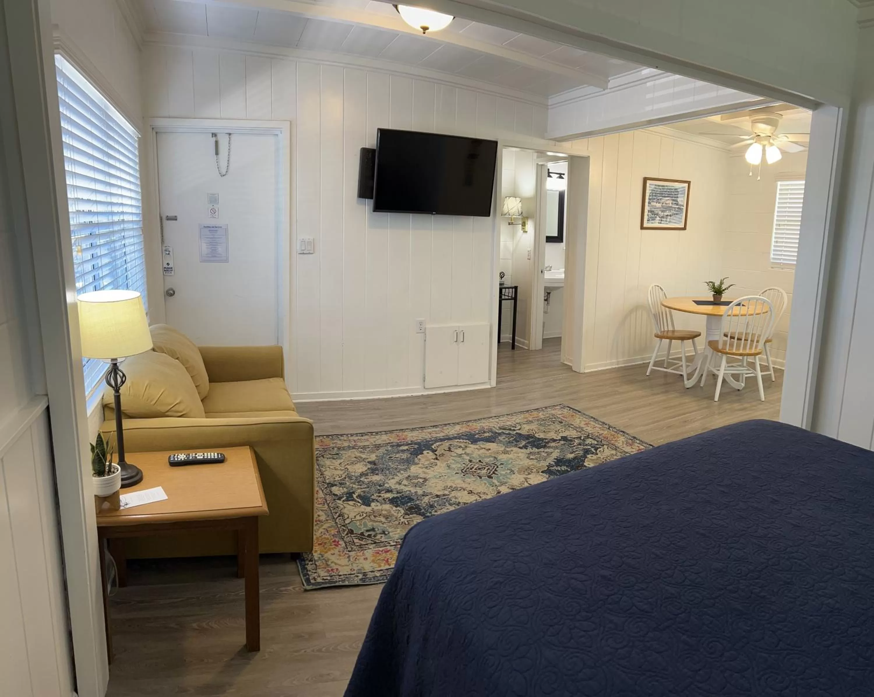 Bed in Hontoon Landing Resort & Marina