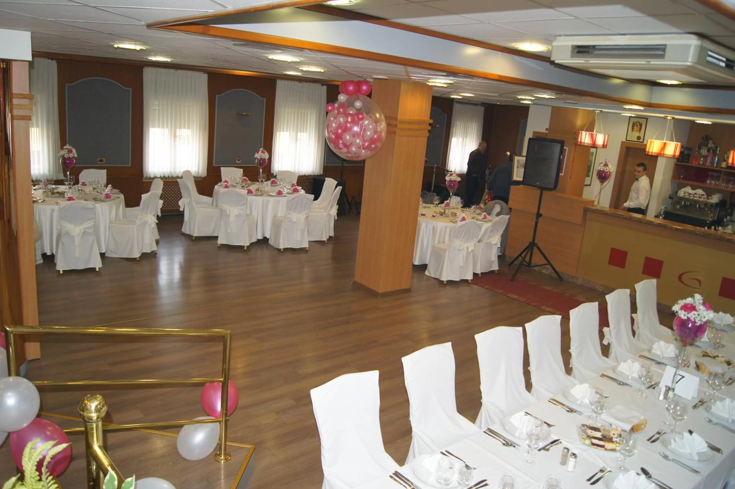 Restaurant/places to eat, Banquet Facilities in B&B Garestin