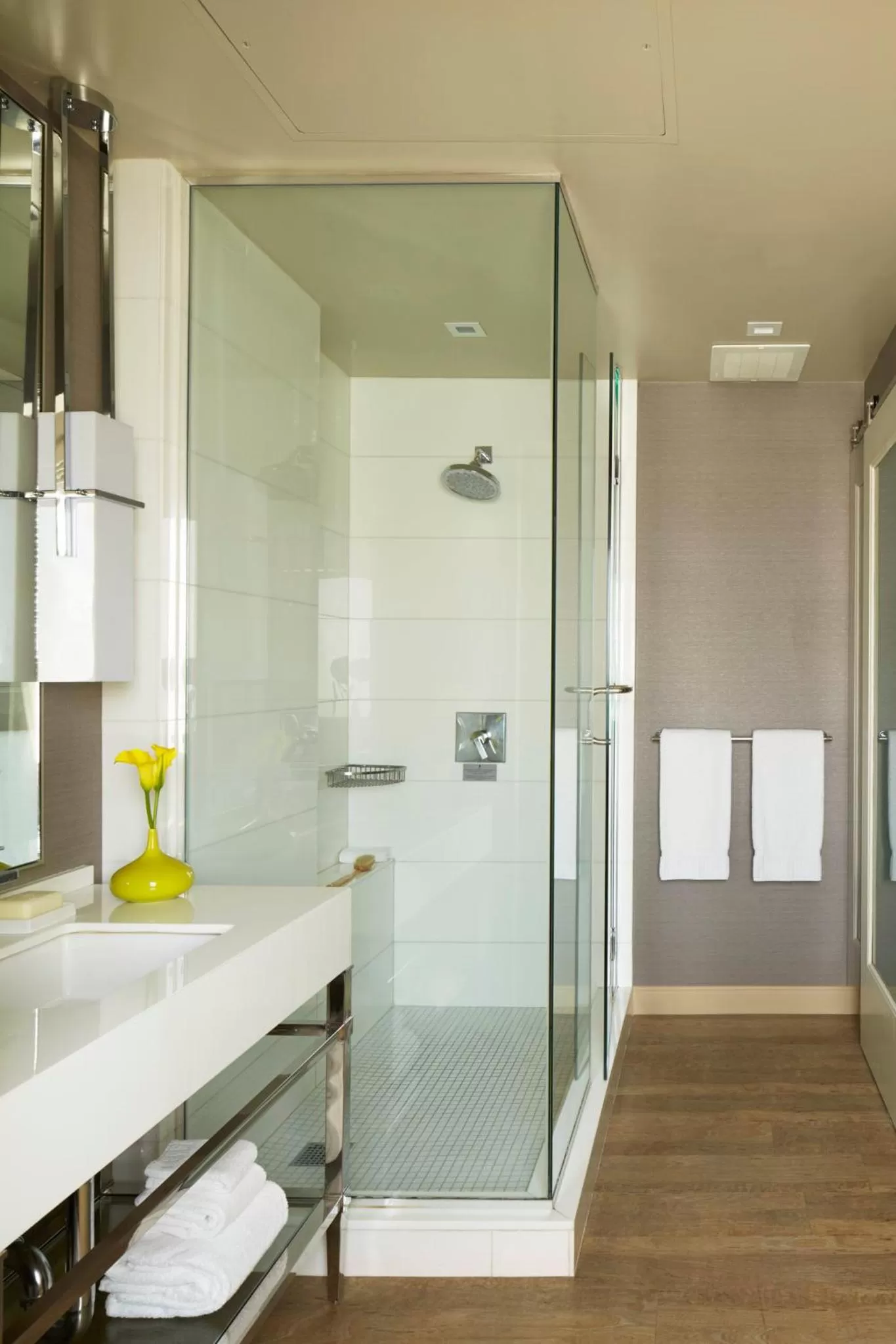 Queen Room with Two Queen Beds in Kimpton Hotel Wilshire by IHG